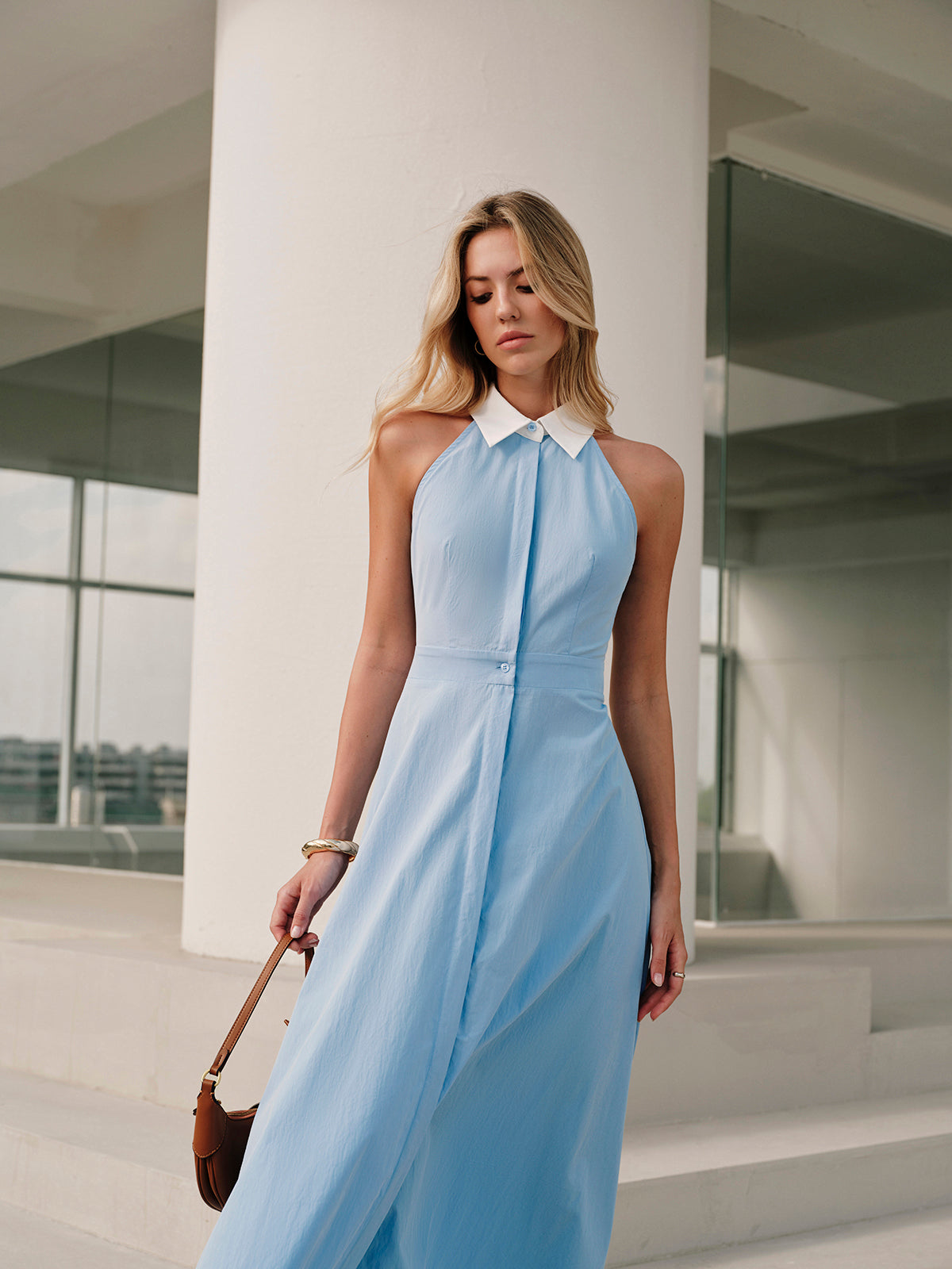 Ärmelloses Hemdkragenkleid mit Knopfleiste