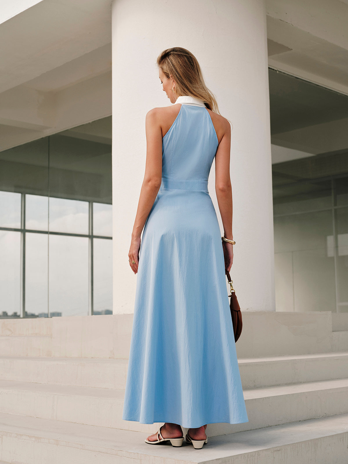Ärmelloses Hemdkragenkleid mit Knopfleiste