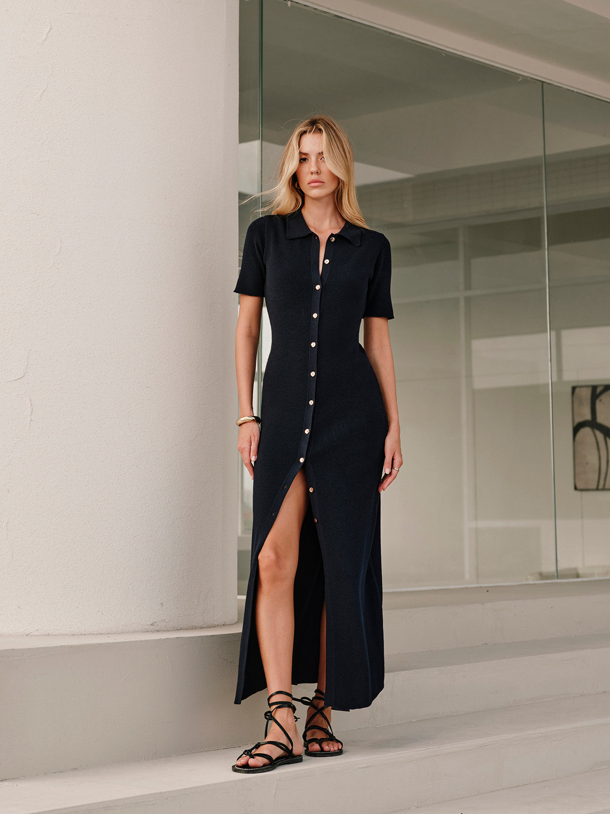Midi-Kleid mit Metallknopf-Kragen