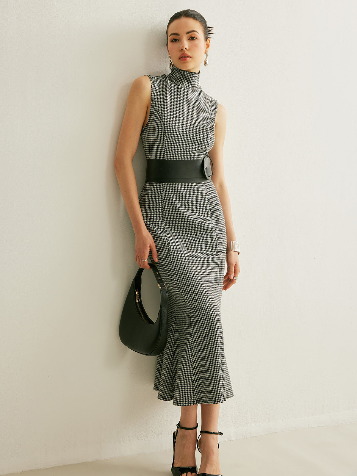 Ärmelloses Kleid mit Gürtel und Karomuster