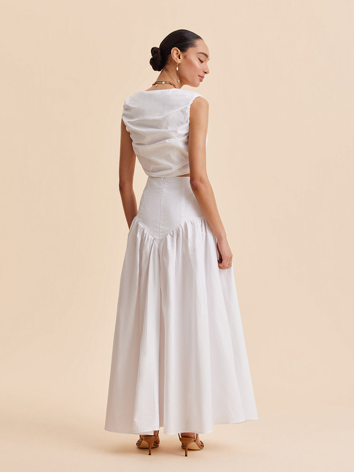 Ensemble crop top froncé et jupe boutonnée