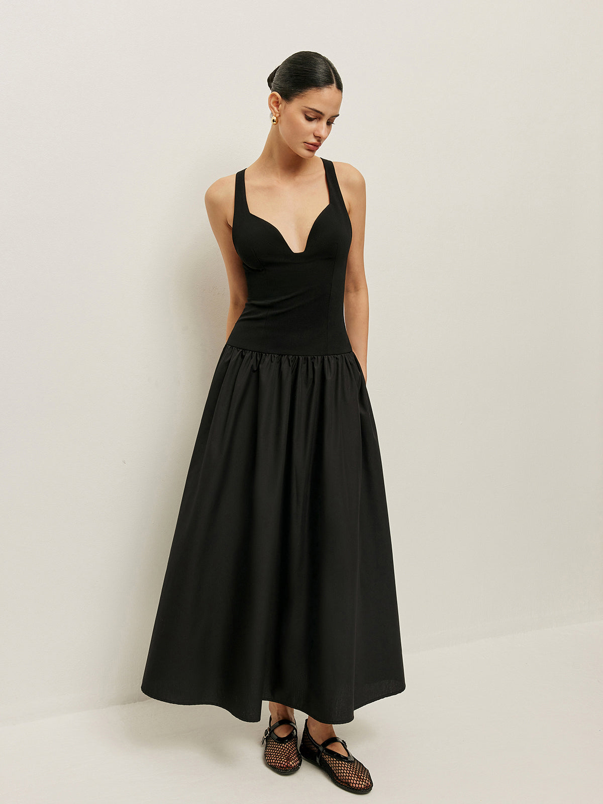 Kreuzrücken-Kleid mit Kontraststoff