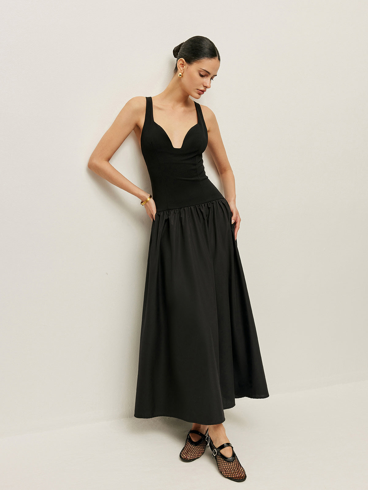 Kreuzrücken-Kleid mit Kontraststoff