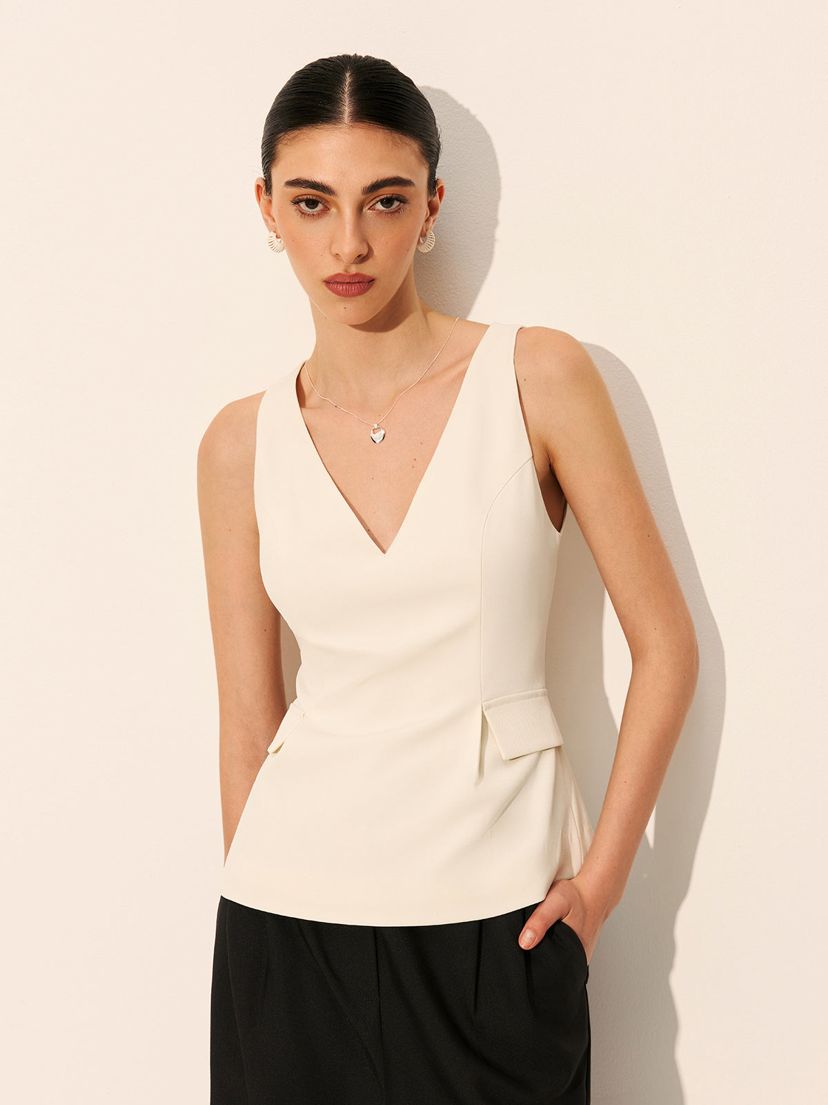 Decor Pockets V-Neck Sleeveless Top