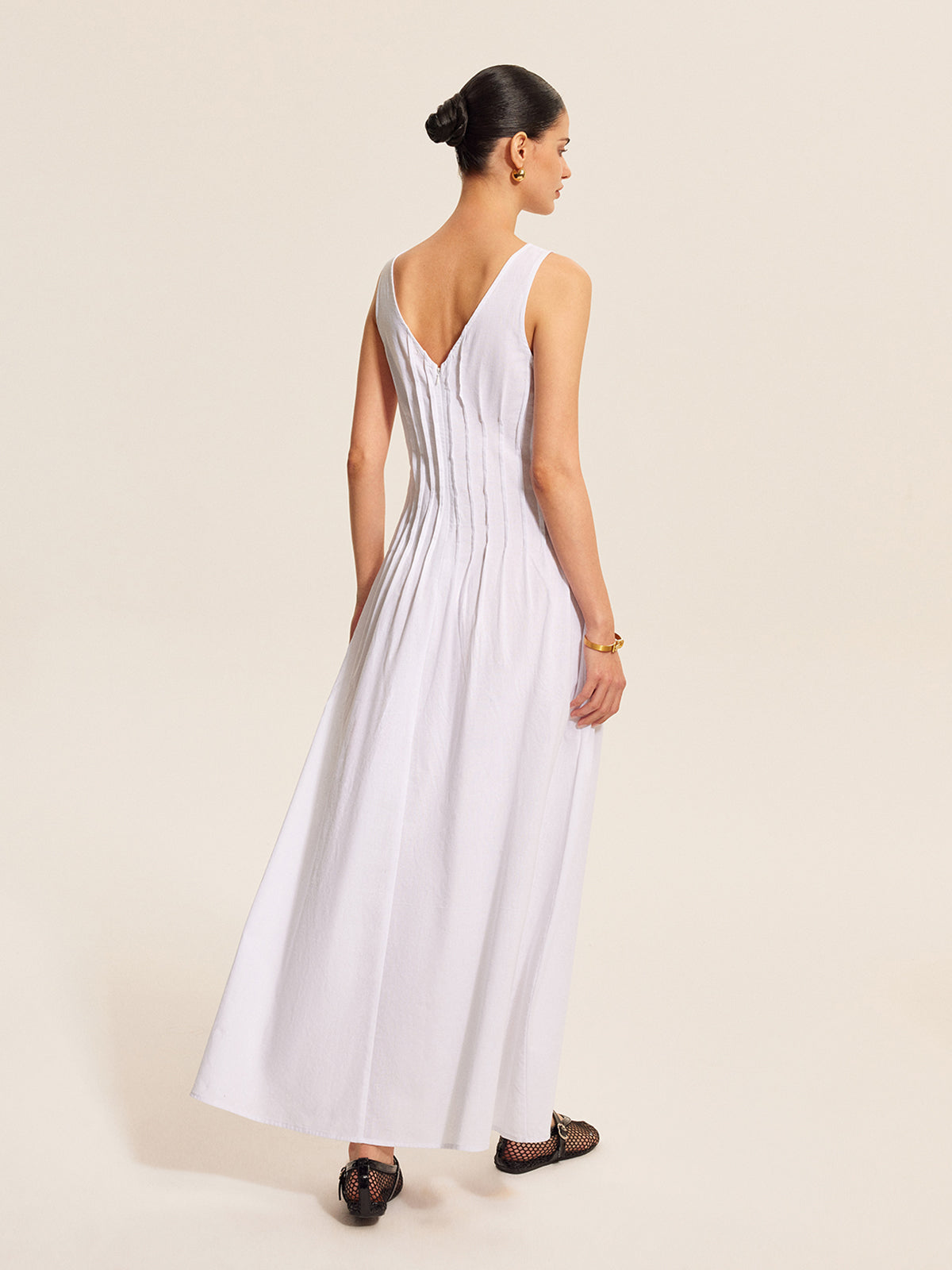Ärmelloses Faltenkleid aus Baumwolle und Leinen