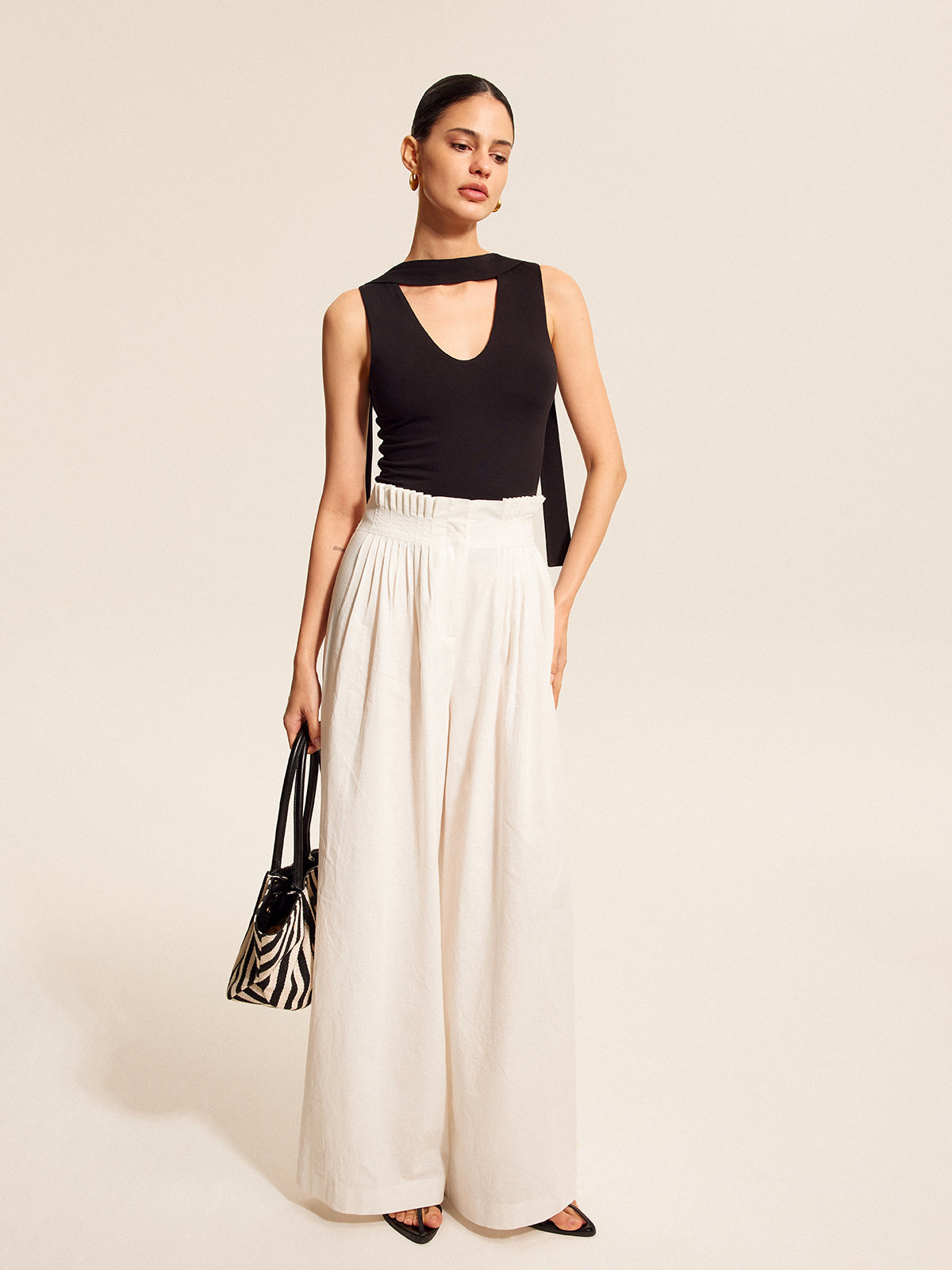 V-Neck-Oberteil mit Schal-Krawatten-Ausschnitt
