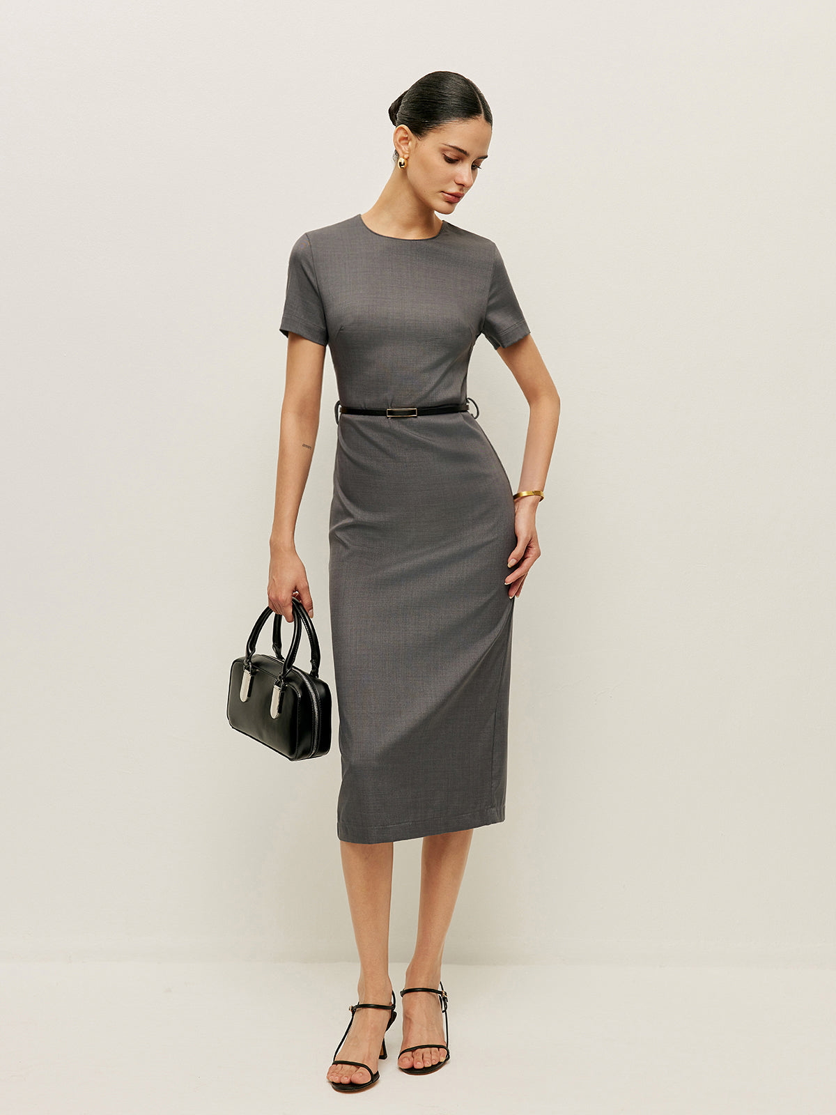 Bleistiftkleid mit Gürtel und kurzen Ärmeln
