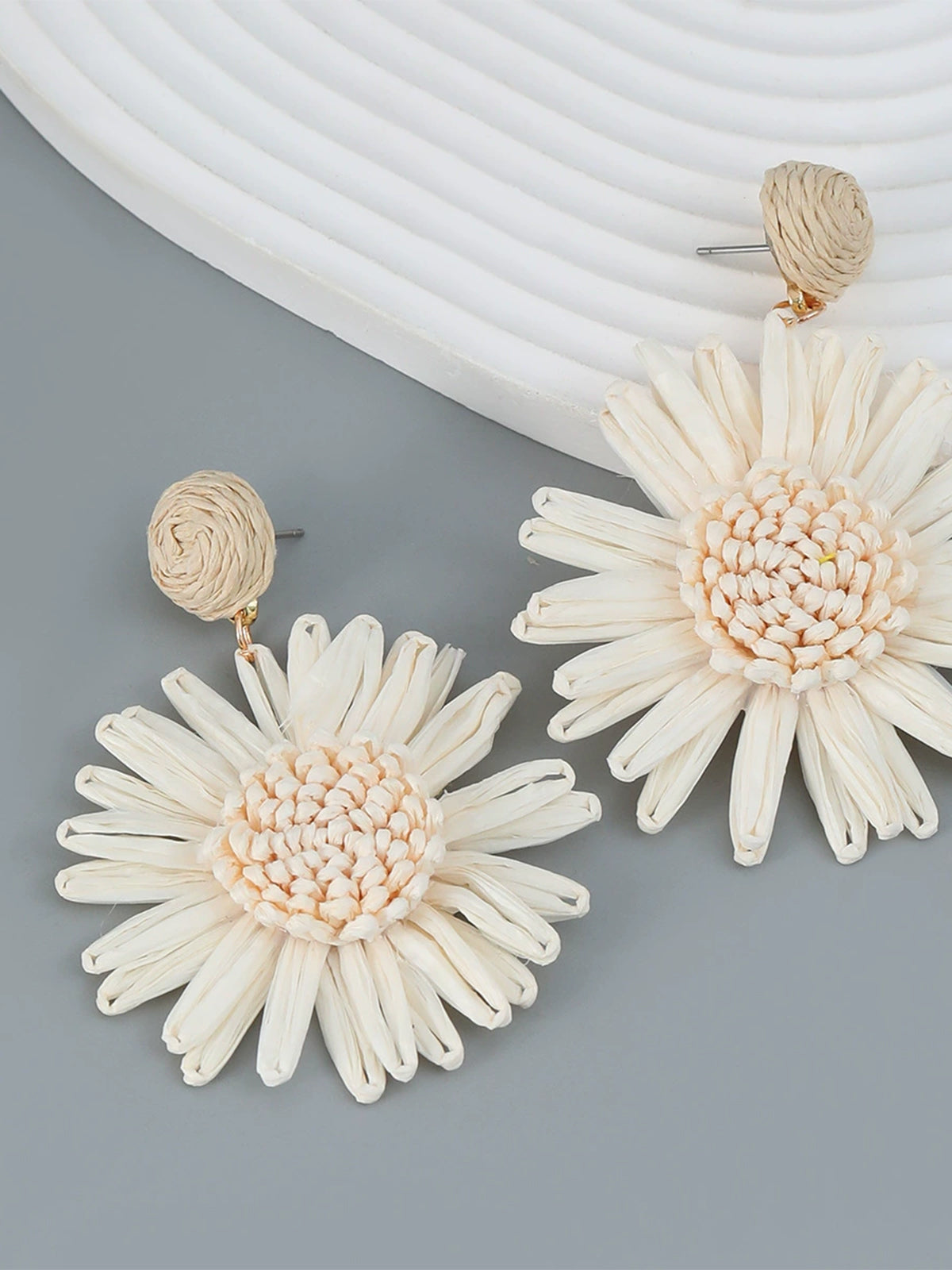 Boucles d'oreilles pendantes Fleur en raphia