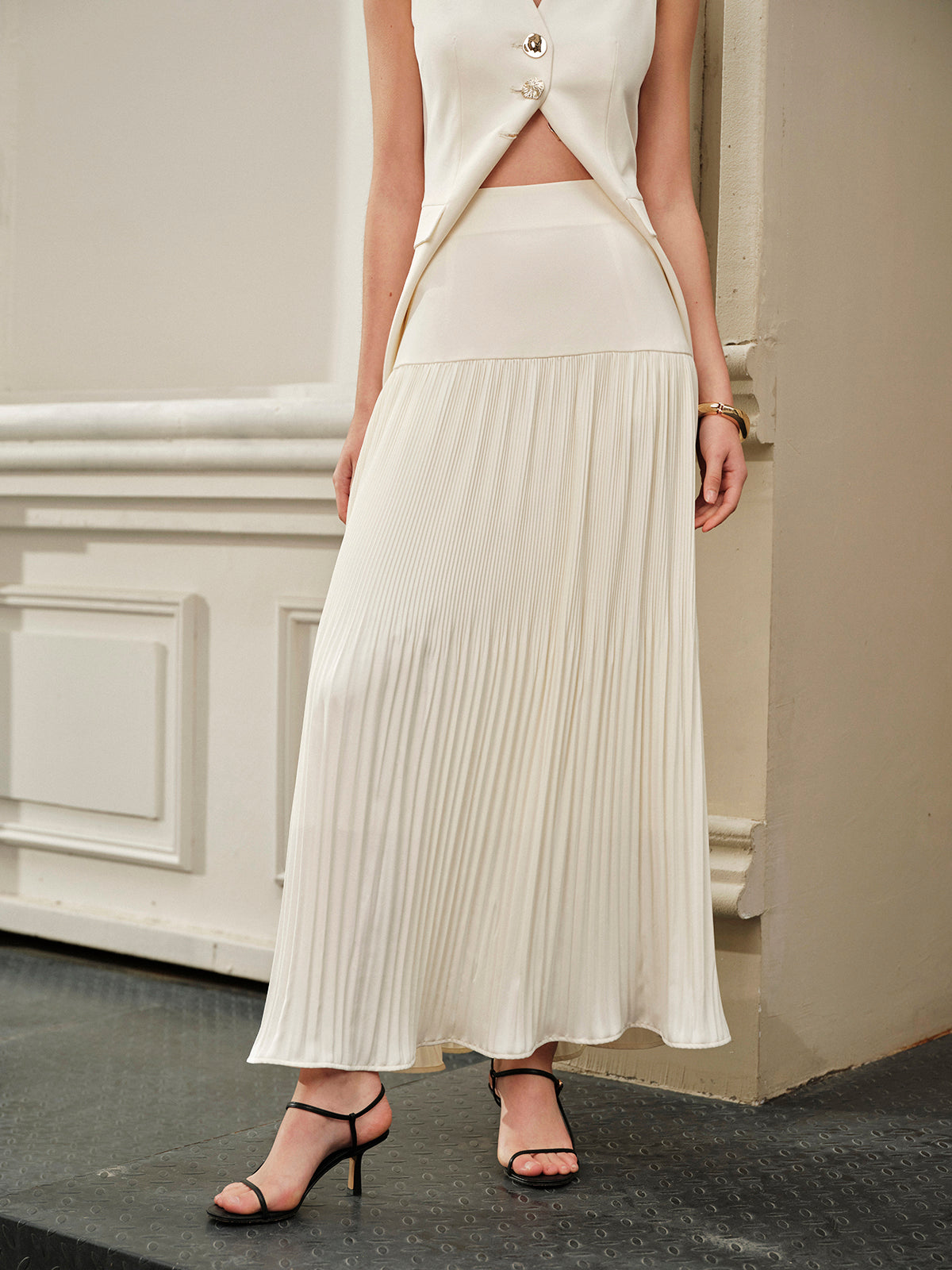 Mid-Waist Pleated Skirt