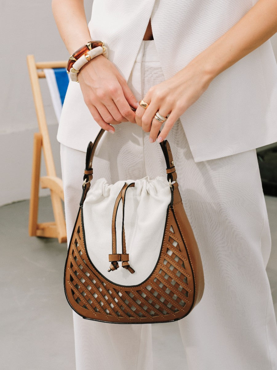 Sac seau en cuir tressé