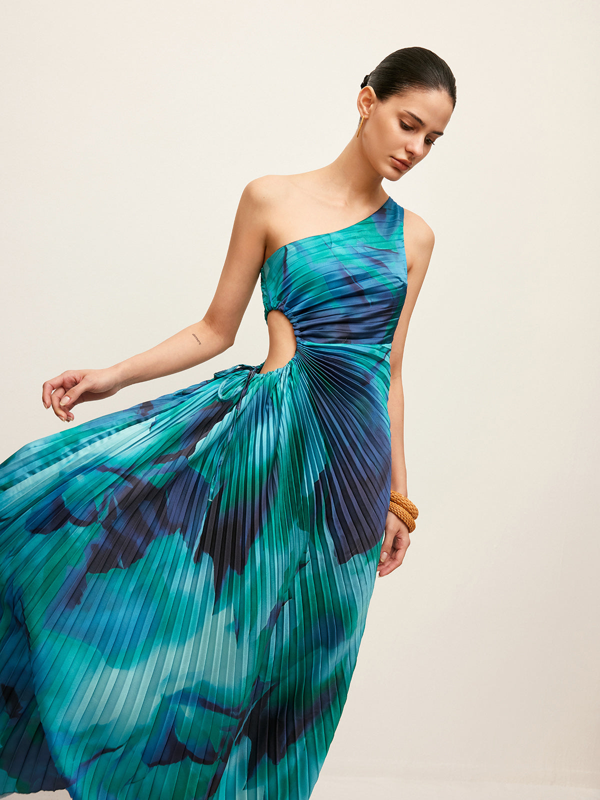 Plissiertes One-Shoulder-Kleid mit seitlichem Cut-Out