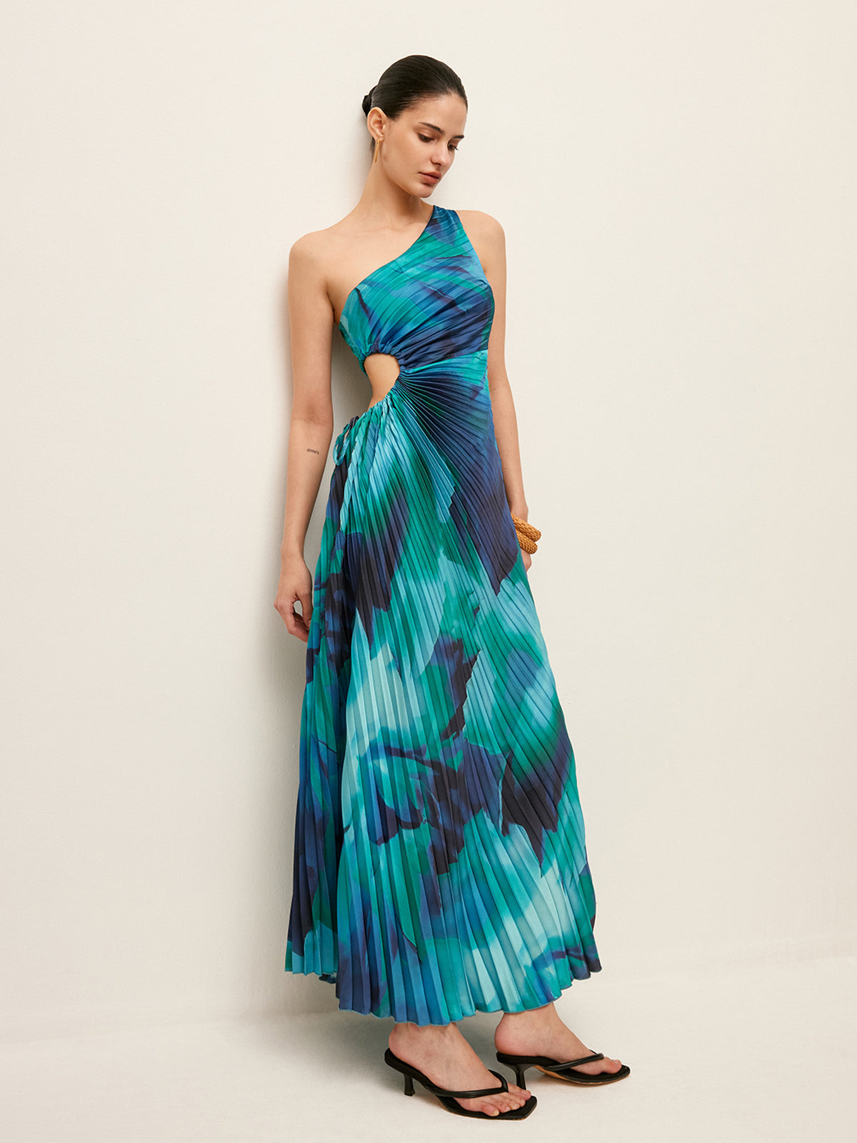 Side Cut-Out One-Shoulder Pleated Dress