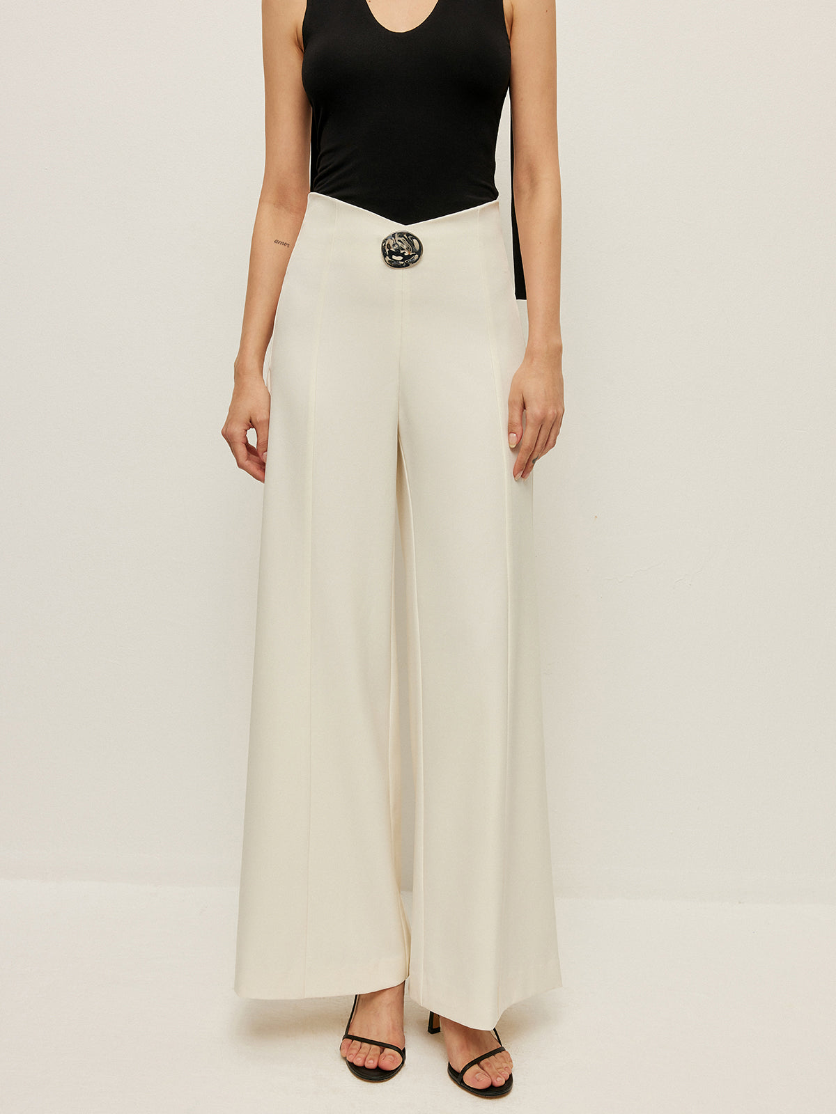 High-Waist Hose mit weitem Bein und Schnallendetail
