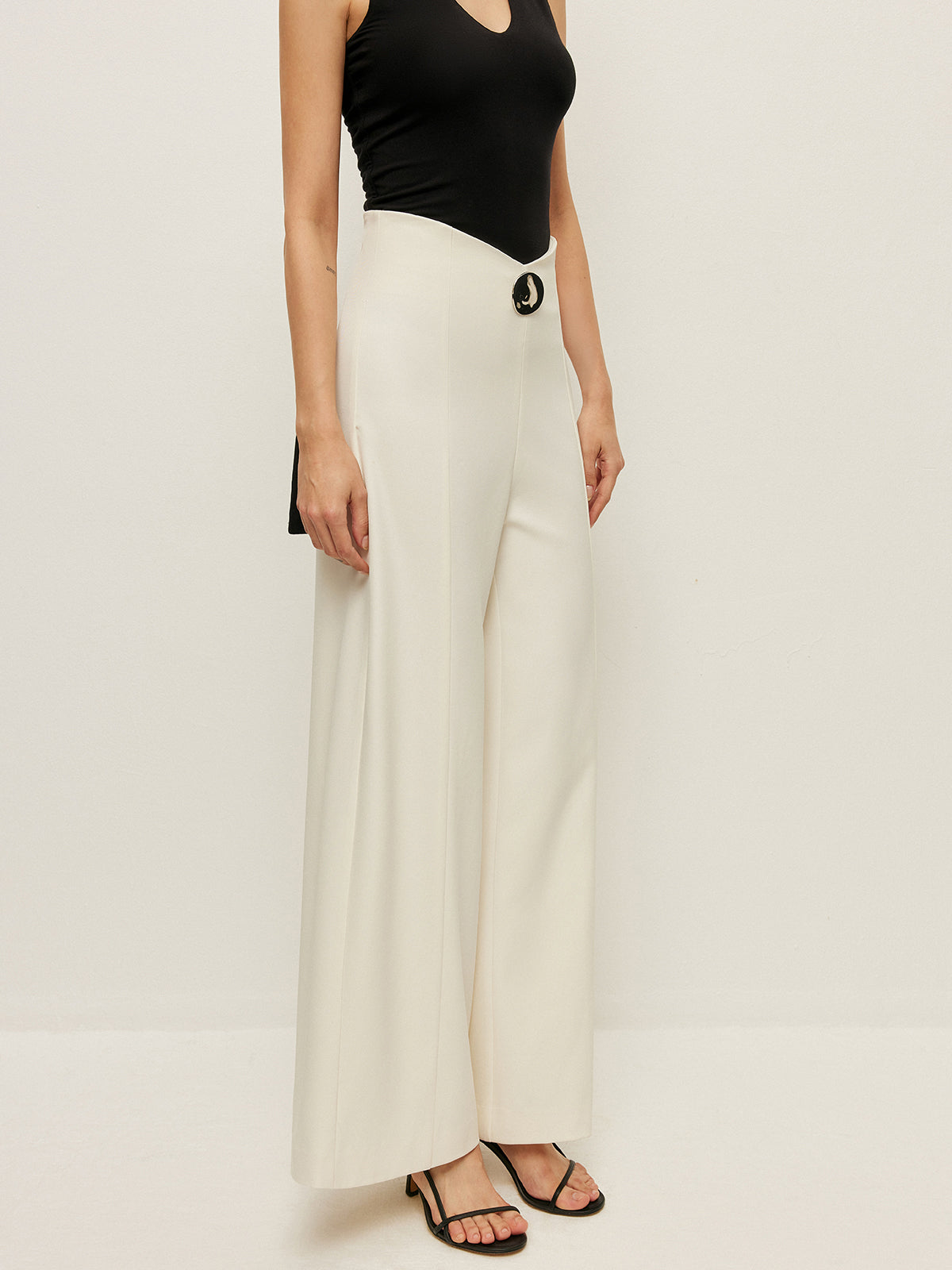 High-Waist Hose mit weitem Bein und Schnallendetail