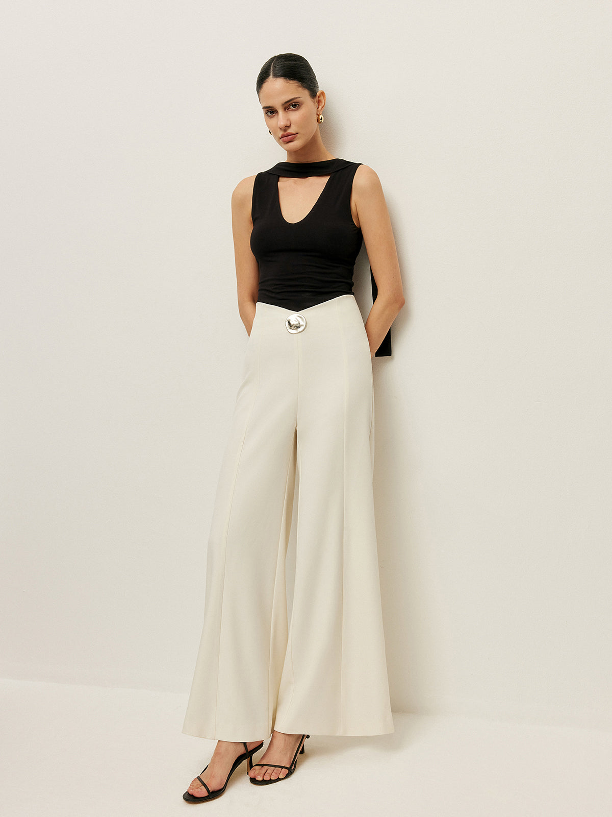 High-Waist Hose mit weitem Bein und Schnallendetail