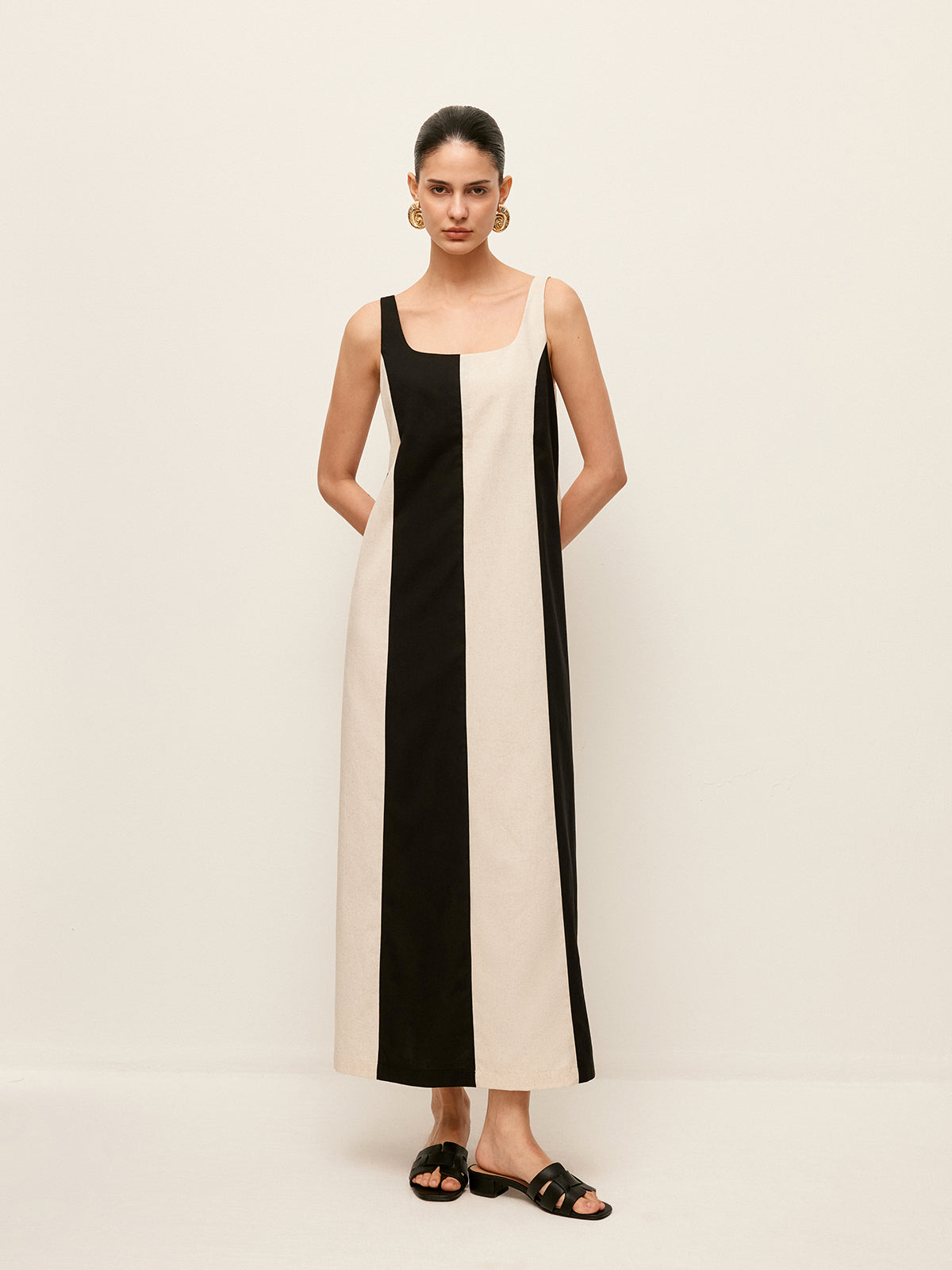 Baumwoll-Leinen-Kleid mit Streifen und ohne Ärmel