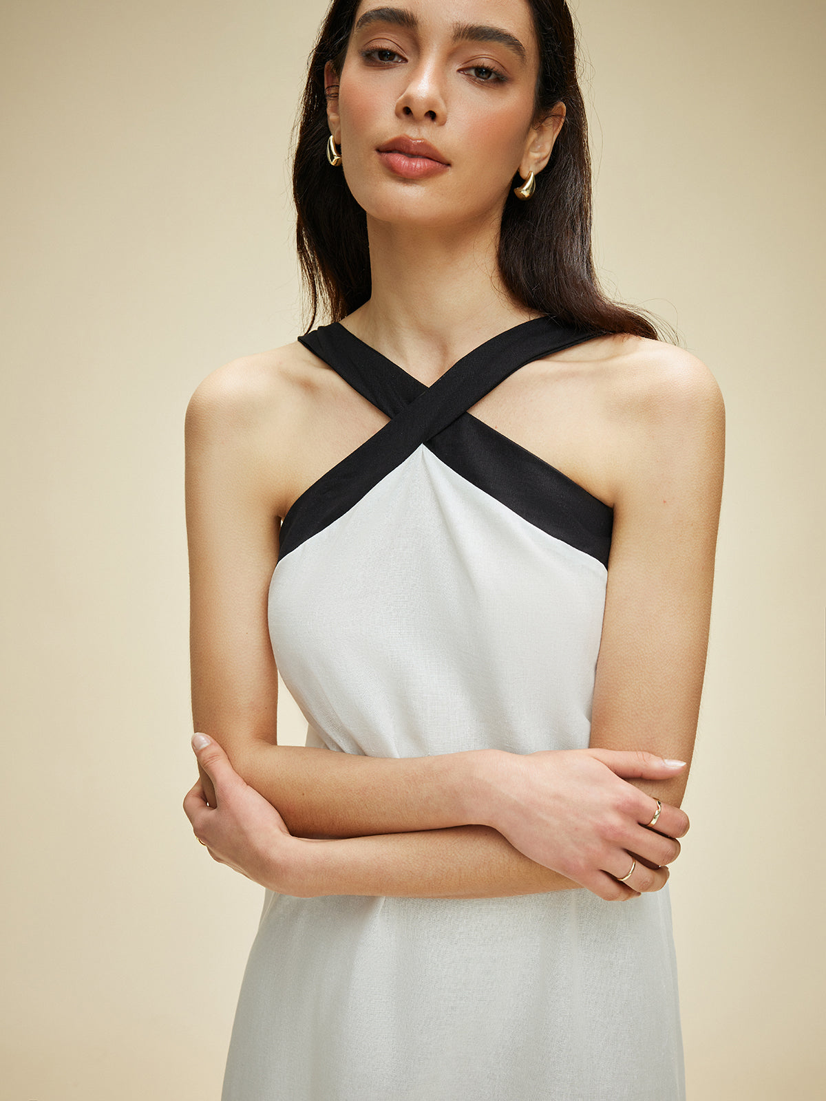 Robe dos nu licou en coton et lin semi-transparent