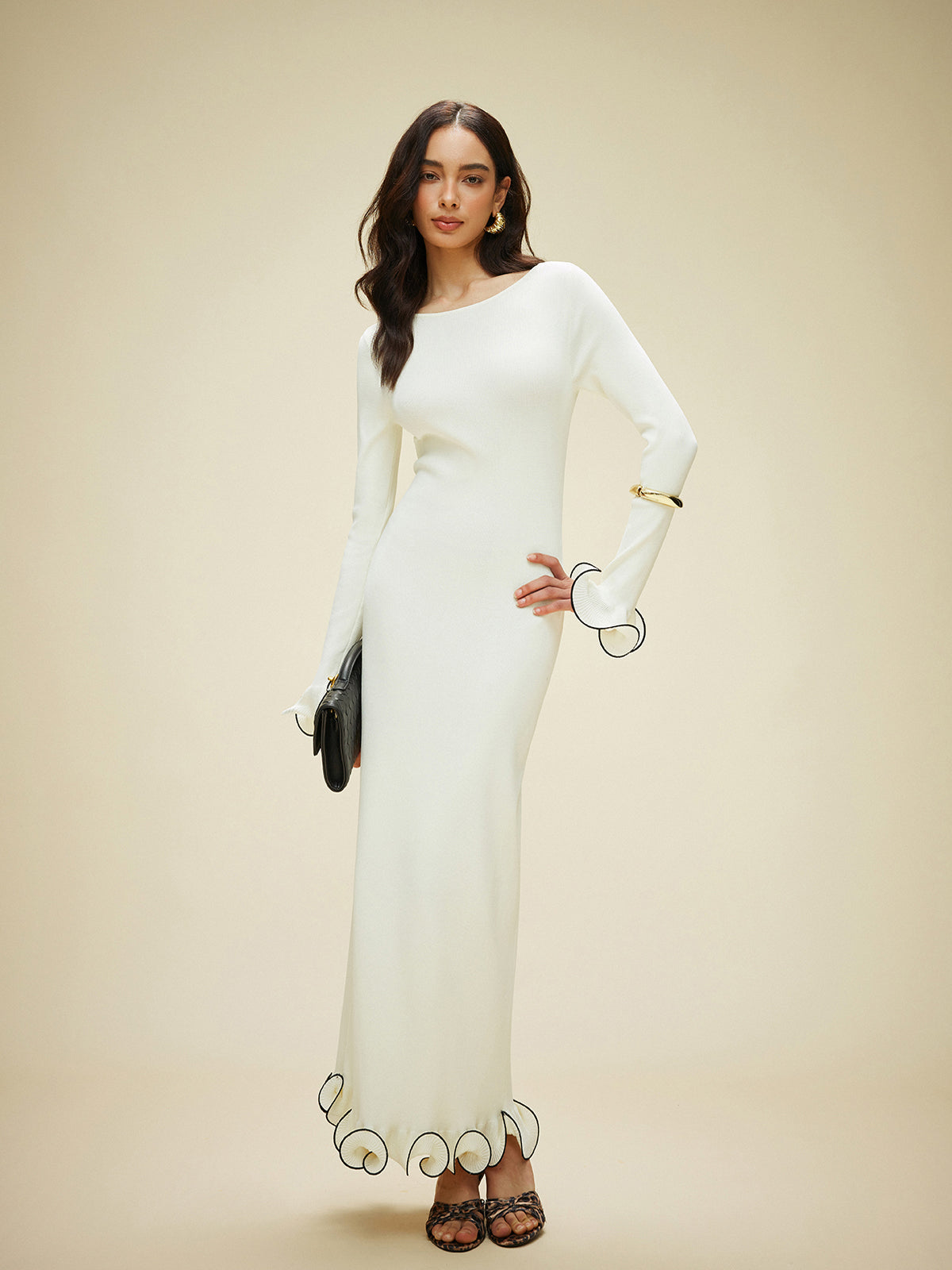 Robe dos nu en maille à ourlet festonné