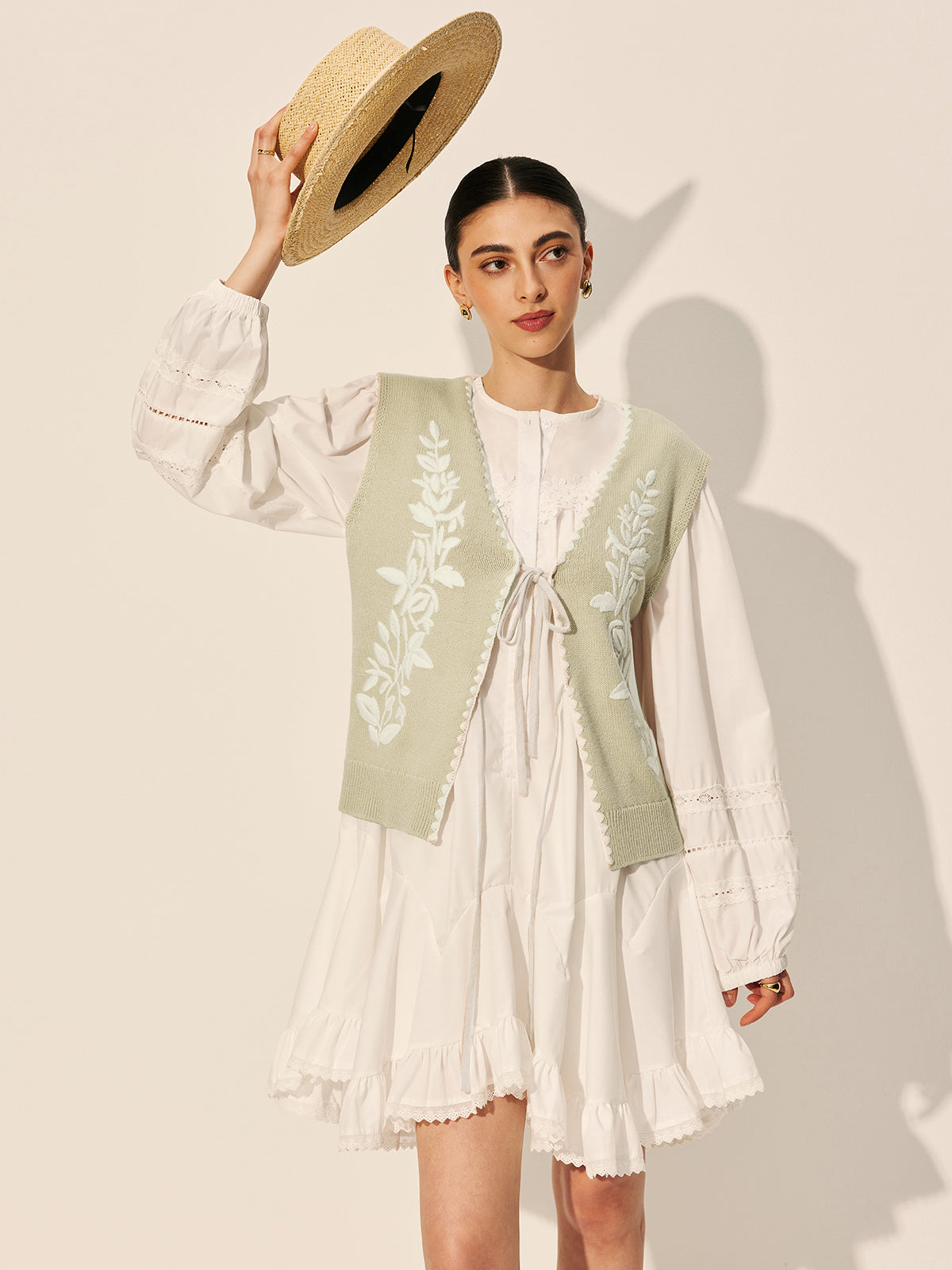 Gilet sans manches fleuri avec broderie et nœud