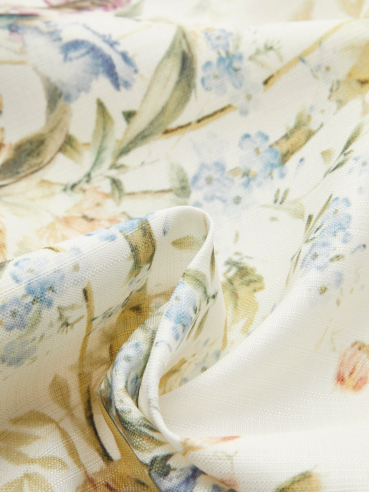 Robe fleurie à manches bouffantes et ceinture