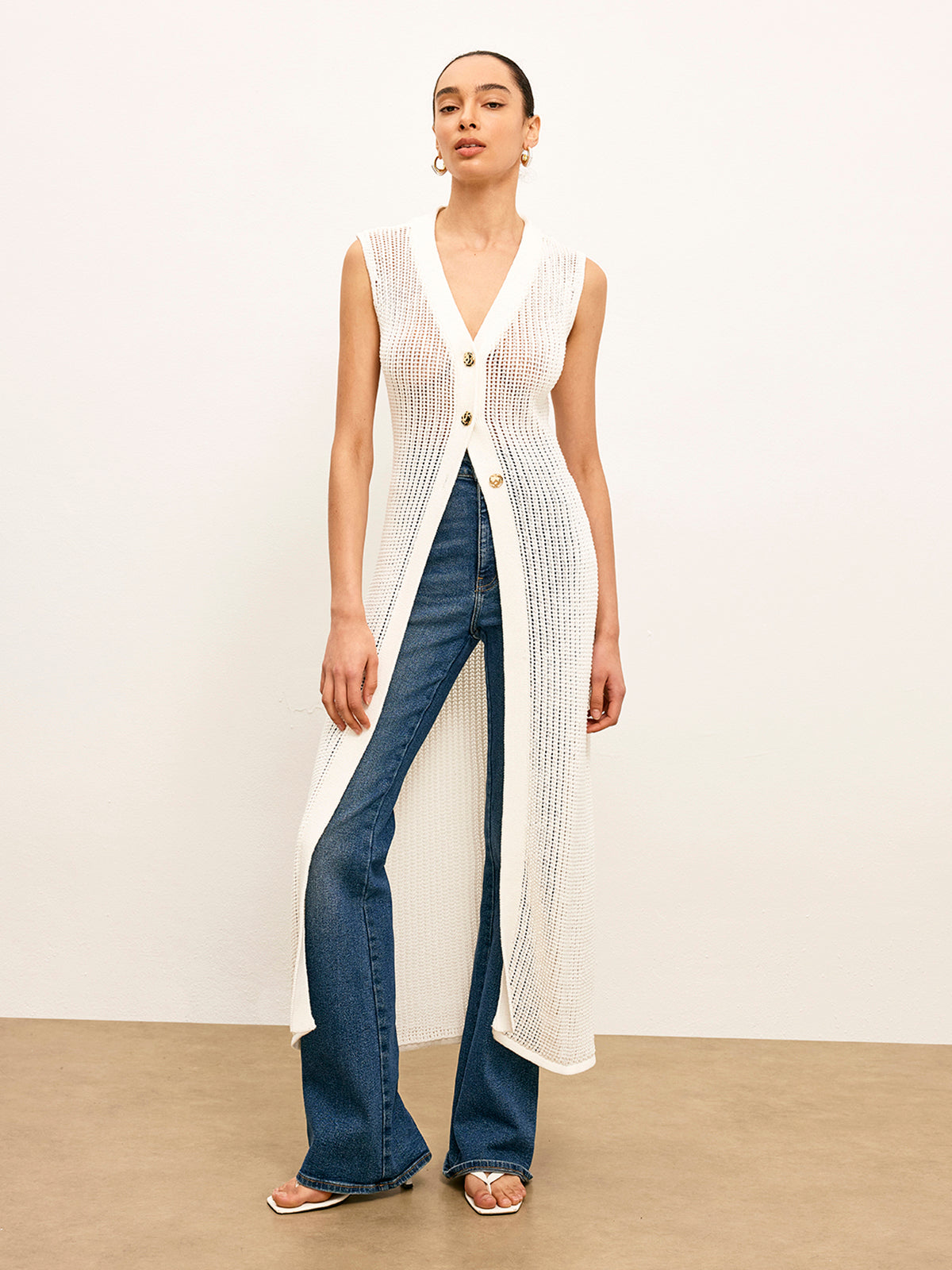 Ärmelloser Strickcardigan mit hohlen Metalldetails