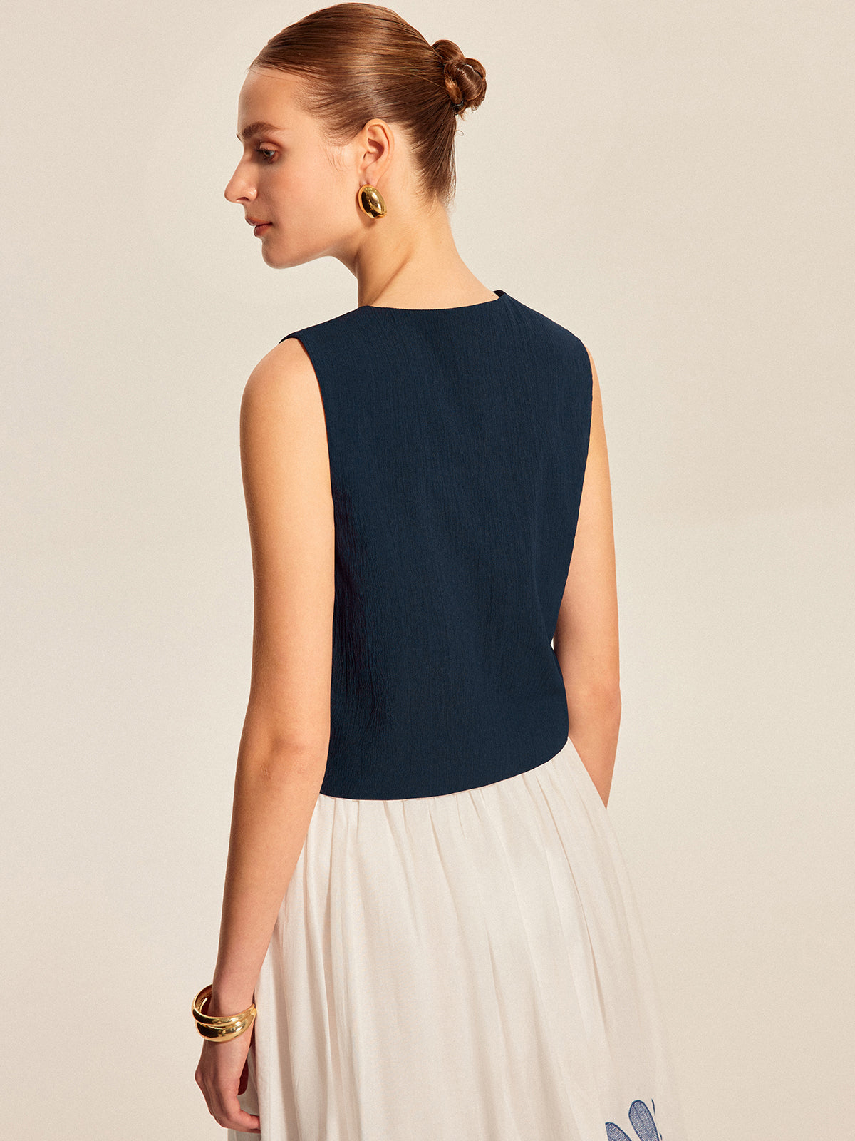 Ärmelloses Top mit Bindeband vorne und Perlenbesatz