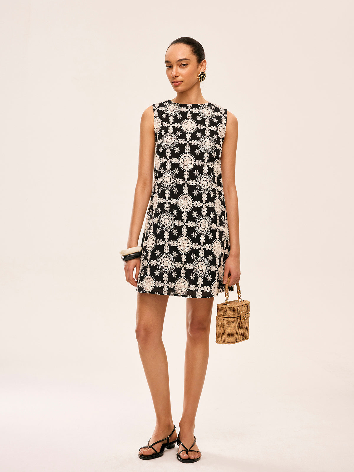 Robe sans manches en coton brodé