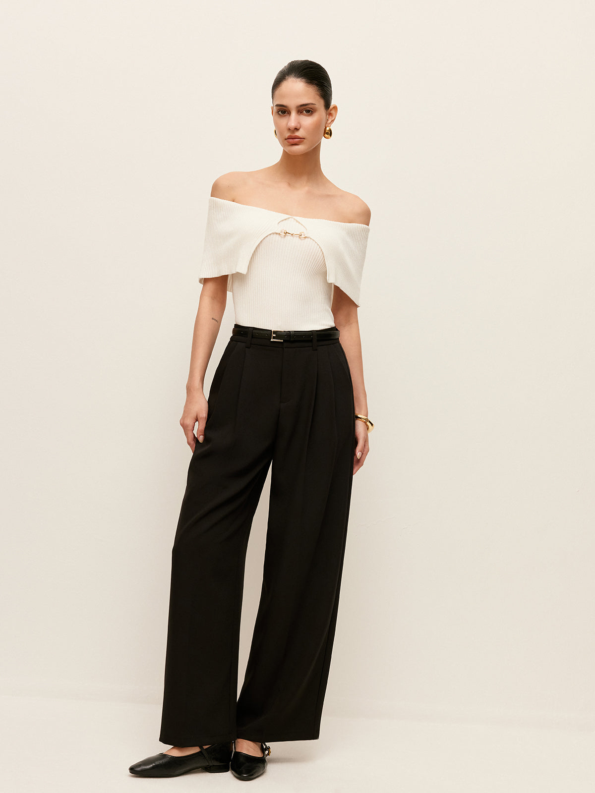 Gürtelhose mit weitem Bein, hoher Taille und Taschen