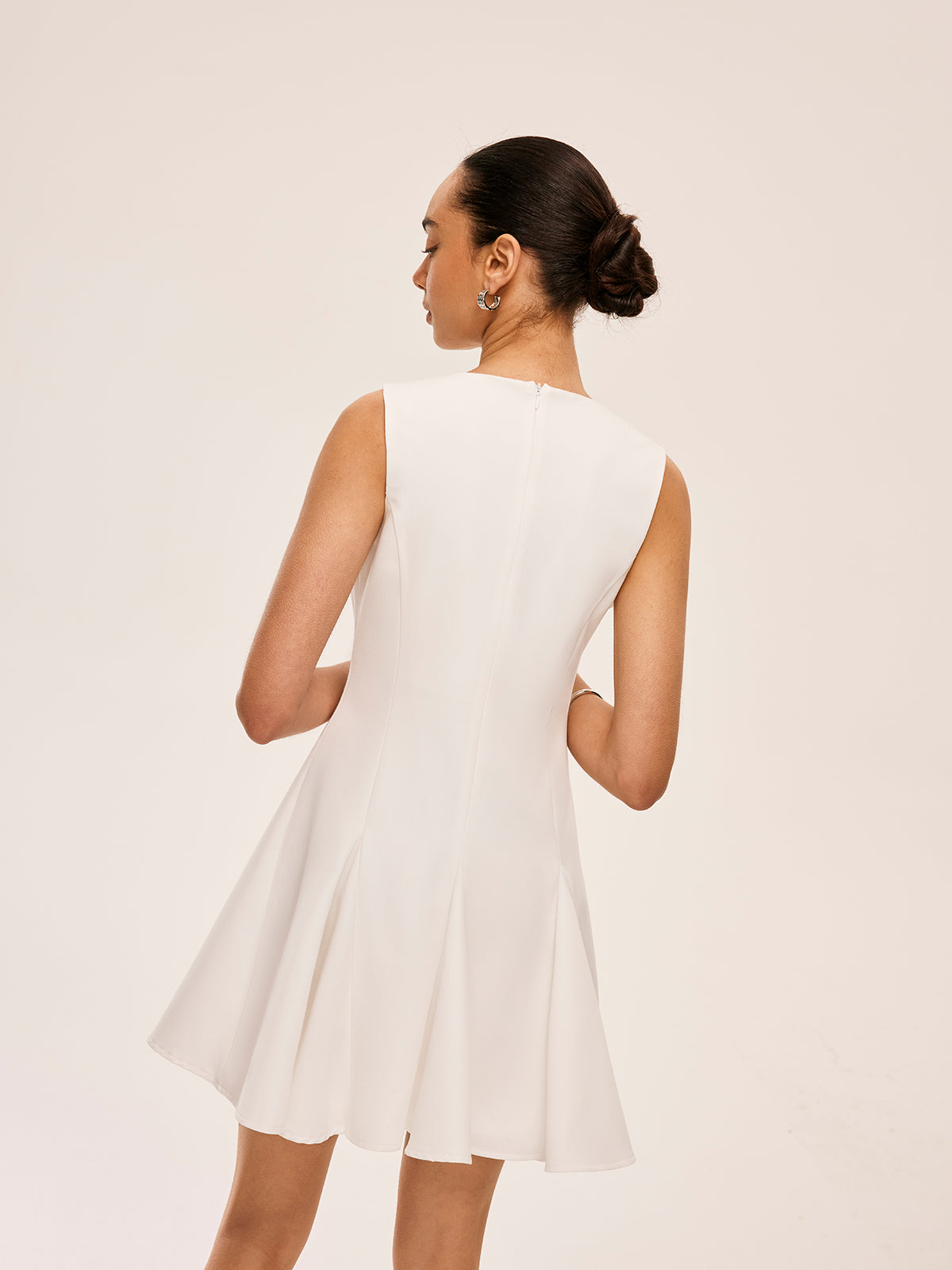 Robe à col rond et nœud papillon