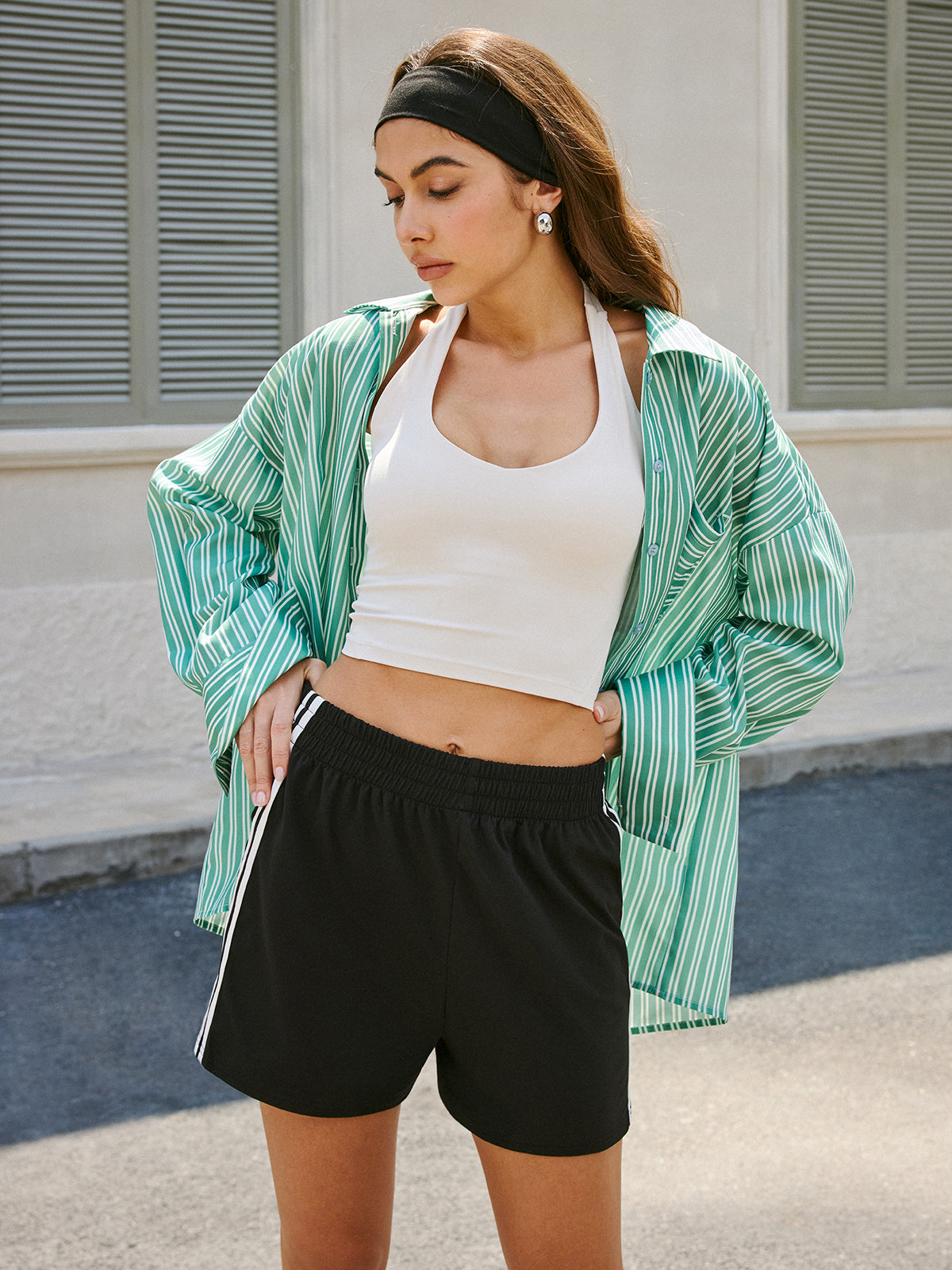 Shorts mit gestreifter Borte
