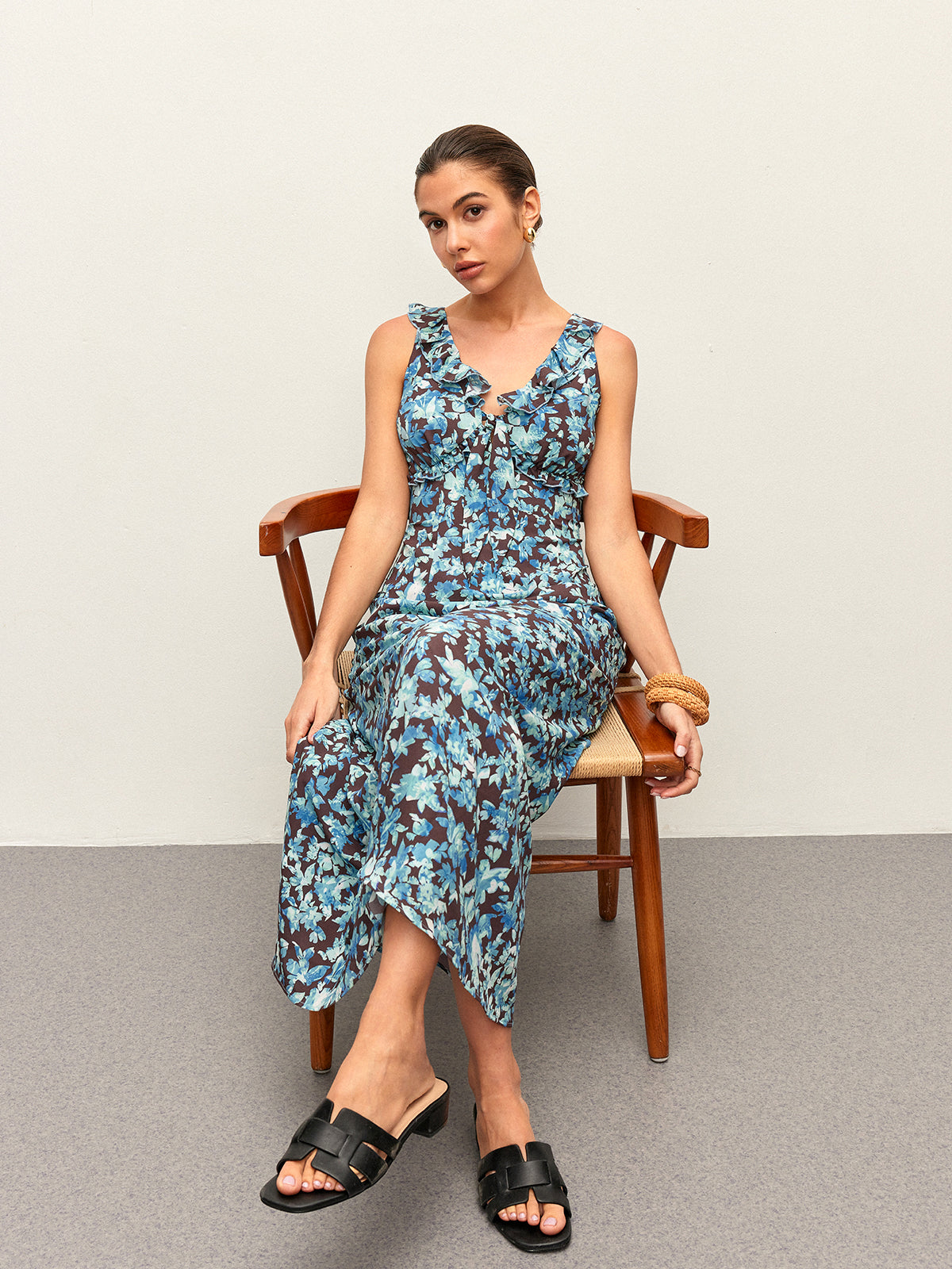 Robe florale à col en V avec bordure en laitue et fermeture éclair