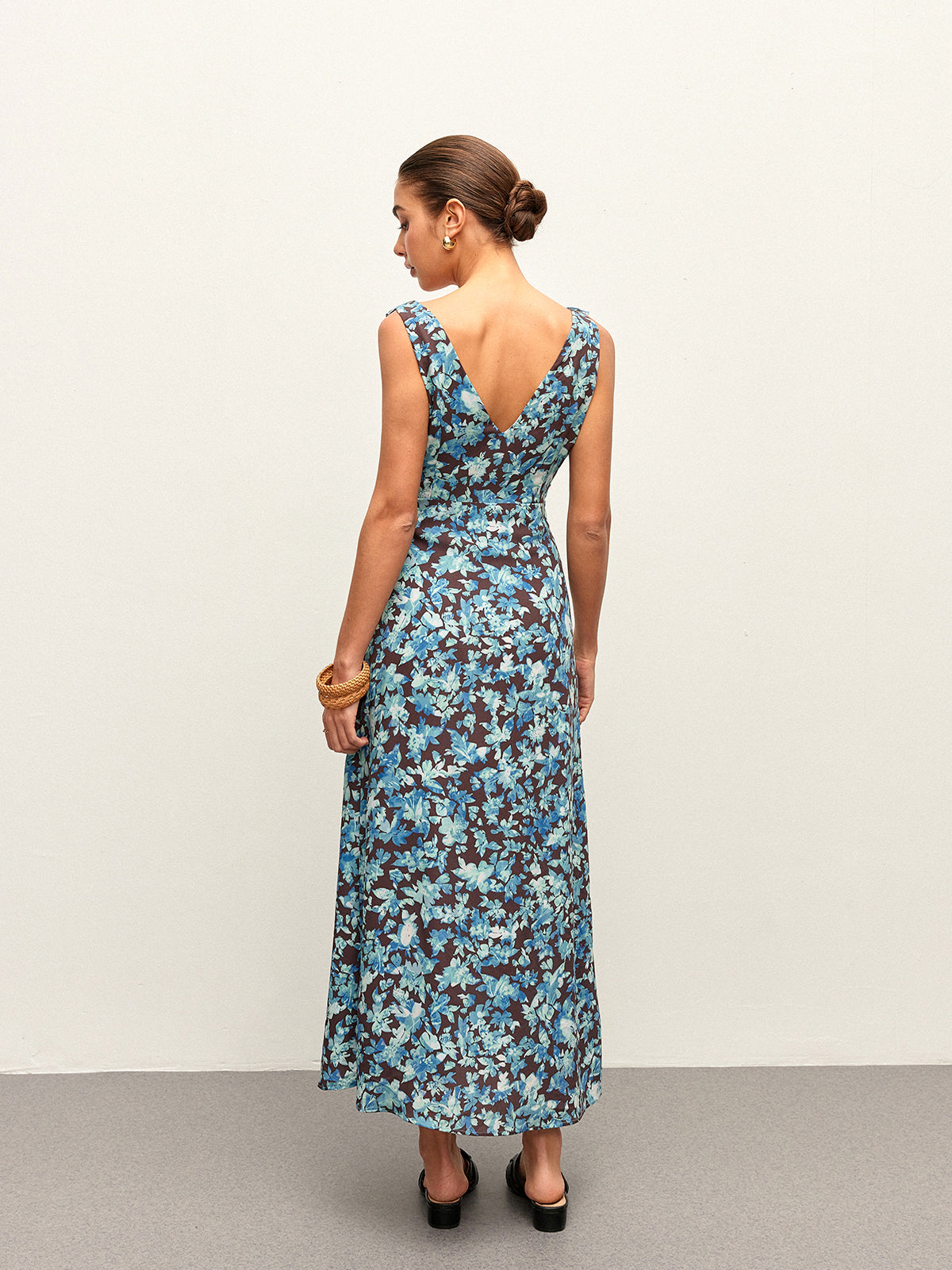 Robe florale à col en V avec bordure en laitue et fermeture éclair