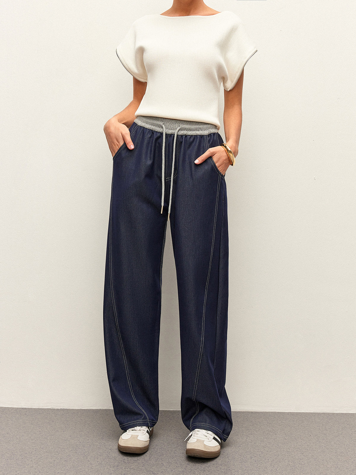 High-Waist-Jeans mit Kordelzug und Taschen