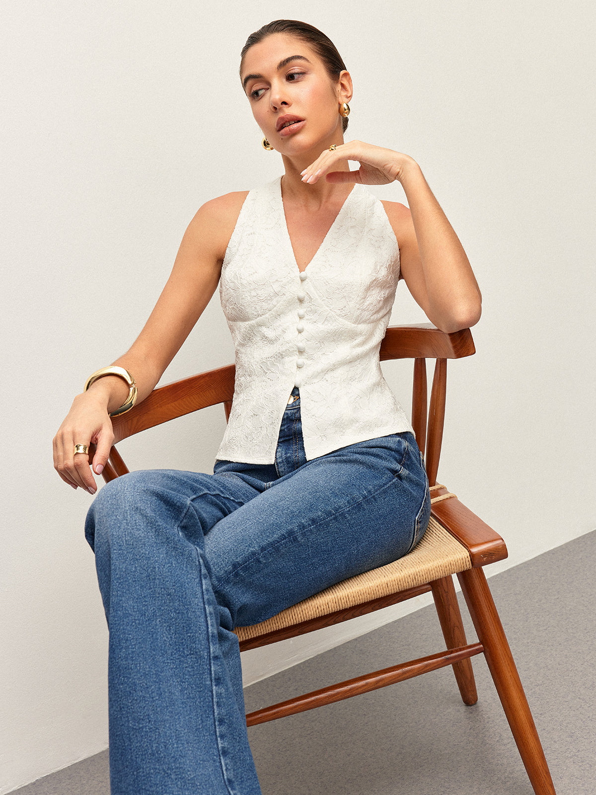 Haut dos nu à boutons en dentelle