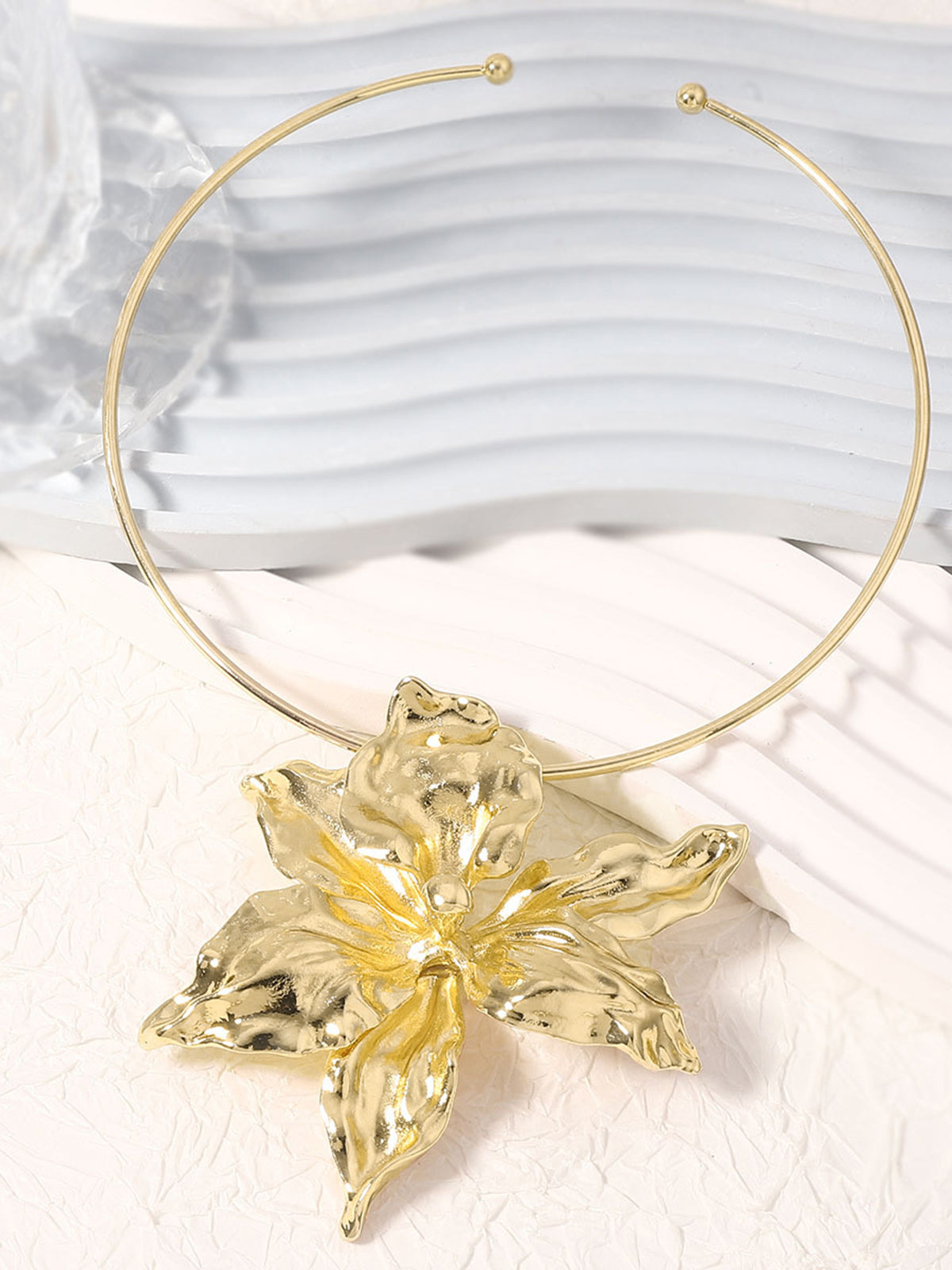 Collier ras du cou floral