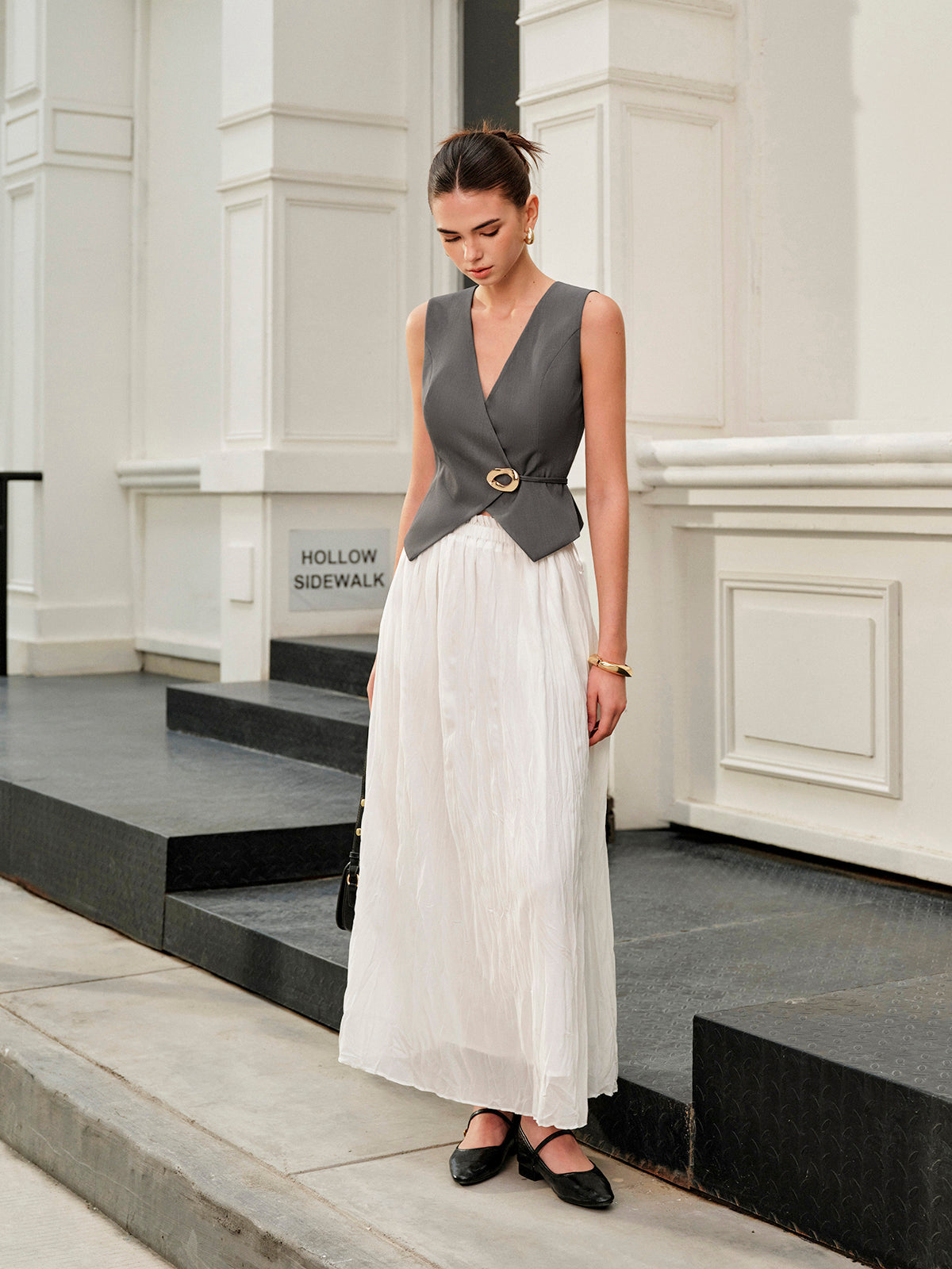 V-Ausschnitt Weste mit Metallschnalle und Bindeband, mit Gürtel