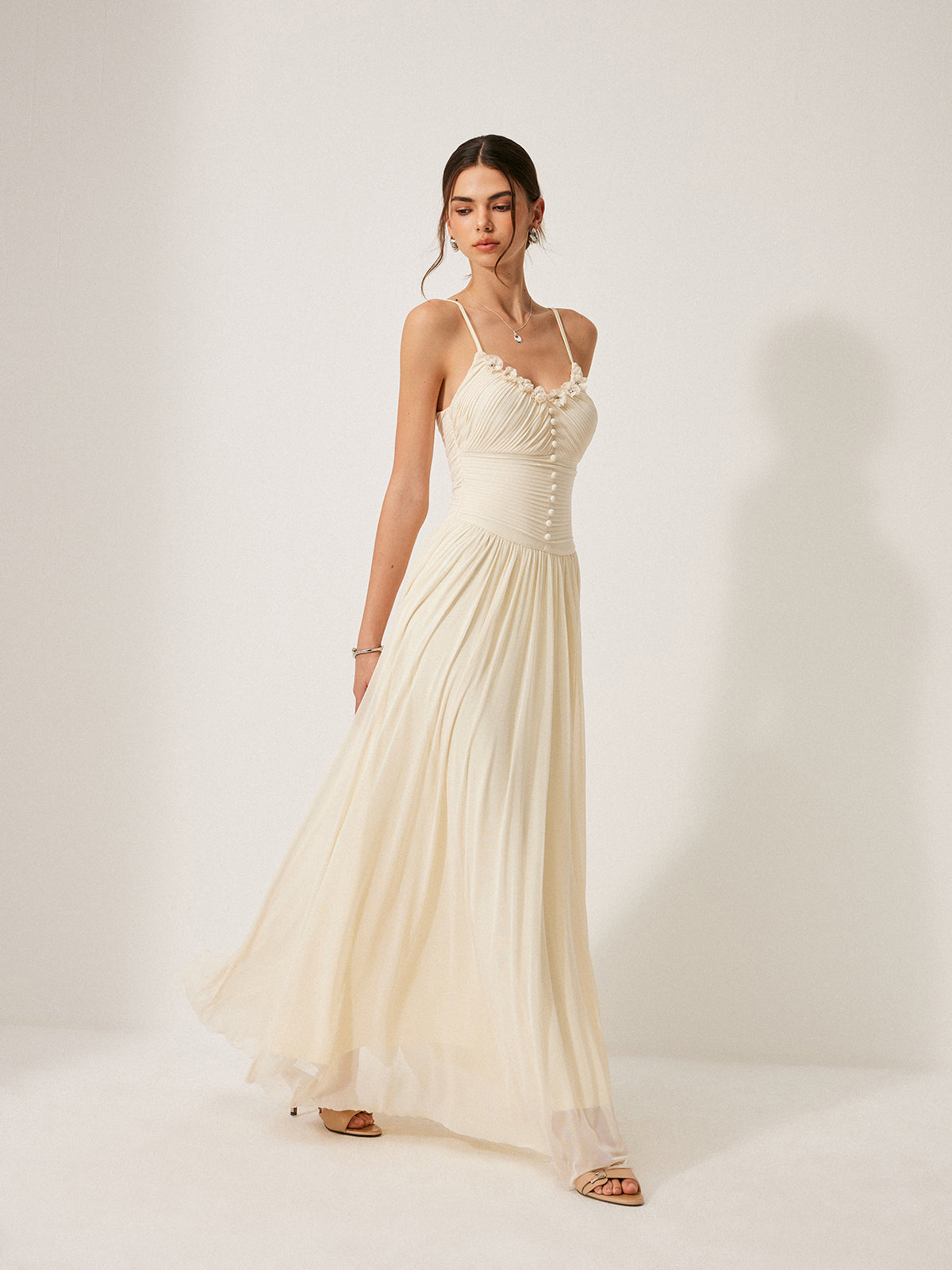 Kleid mit Knopfleiste und Netzeinsätzen