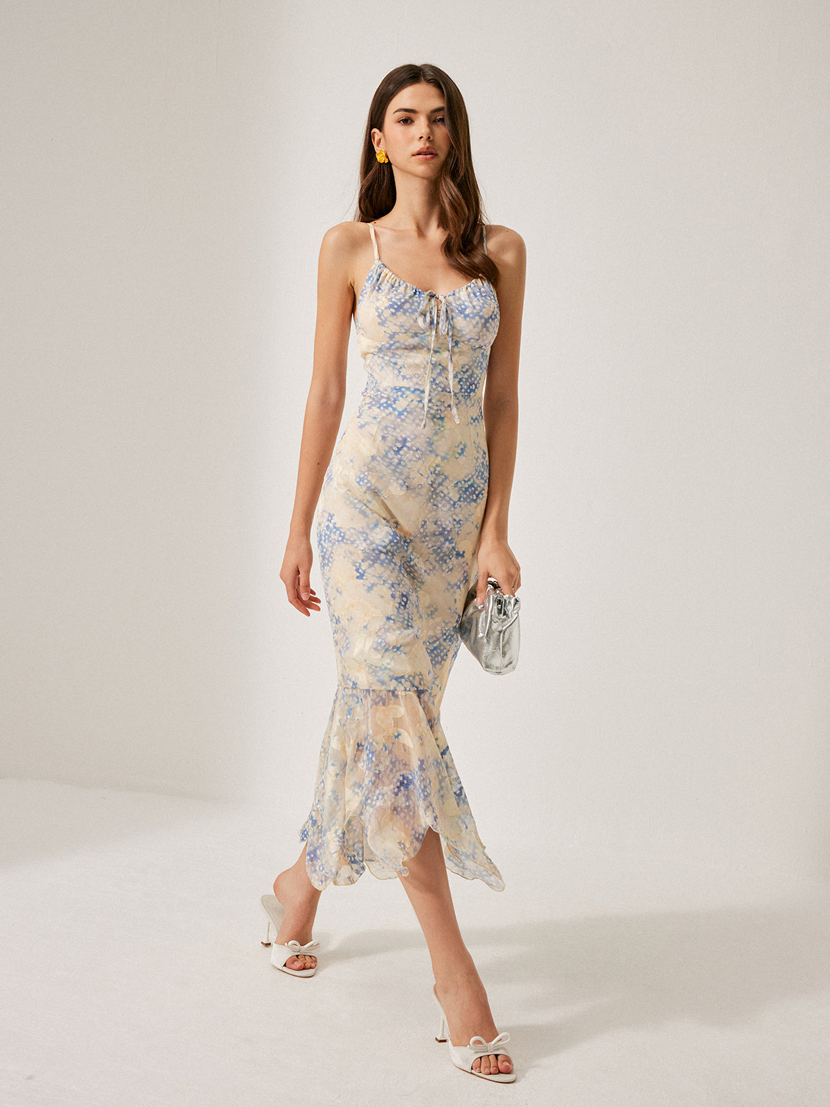 Robe évasée en mousseline à nouer sur le devant