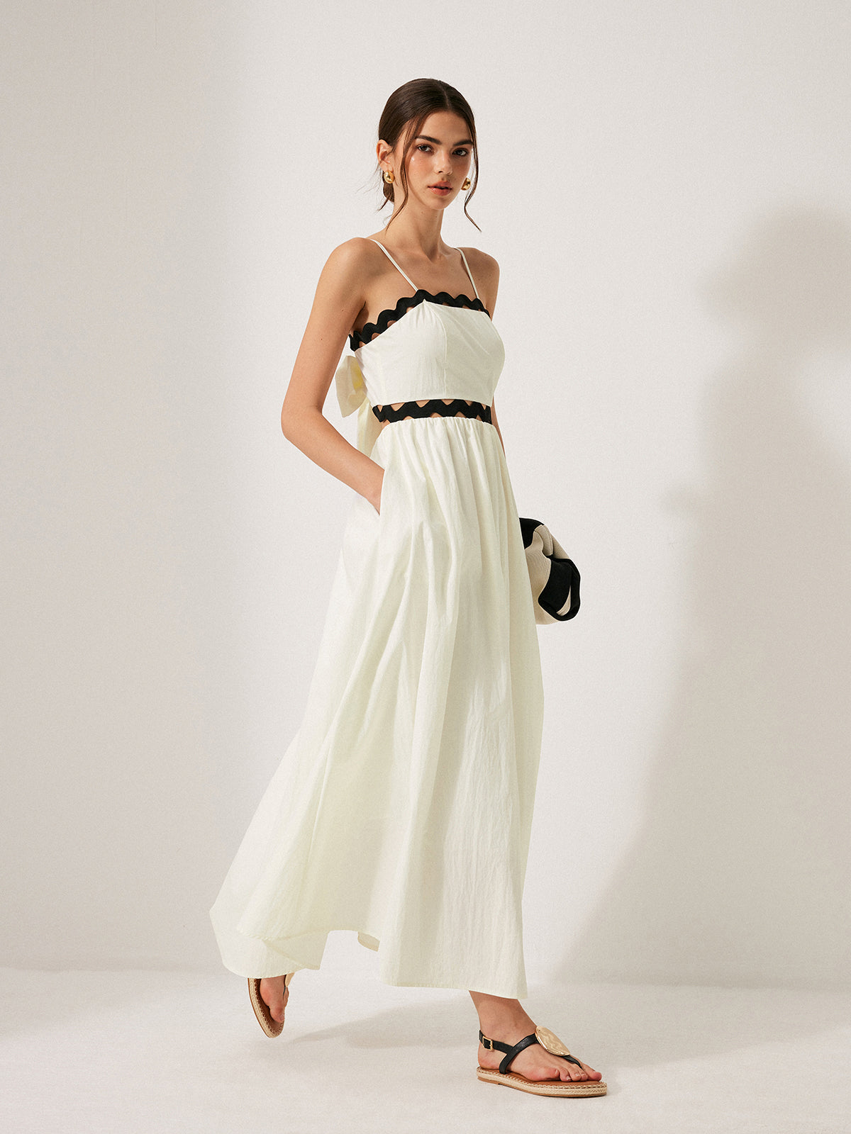 Robe à nouer au dos avec ourlet festonné
