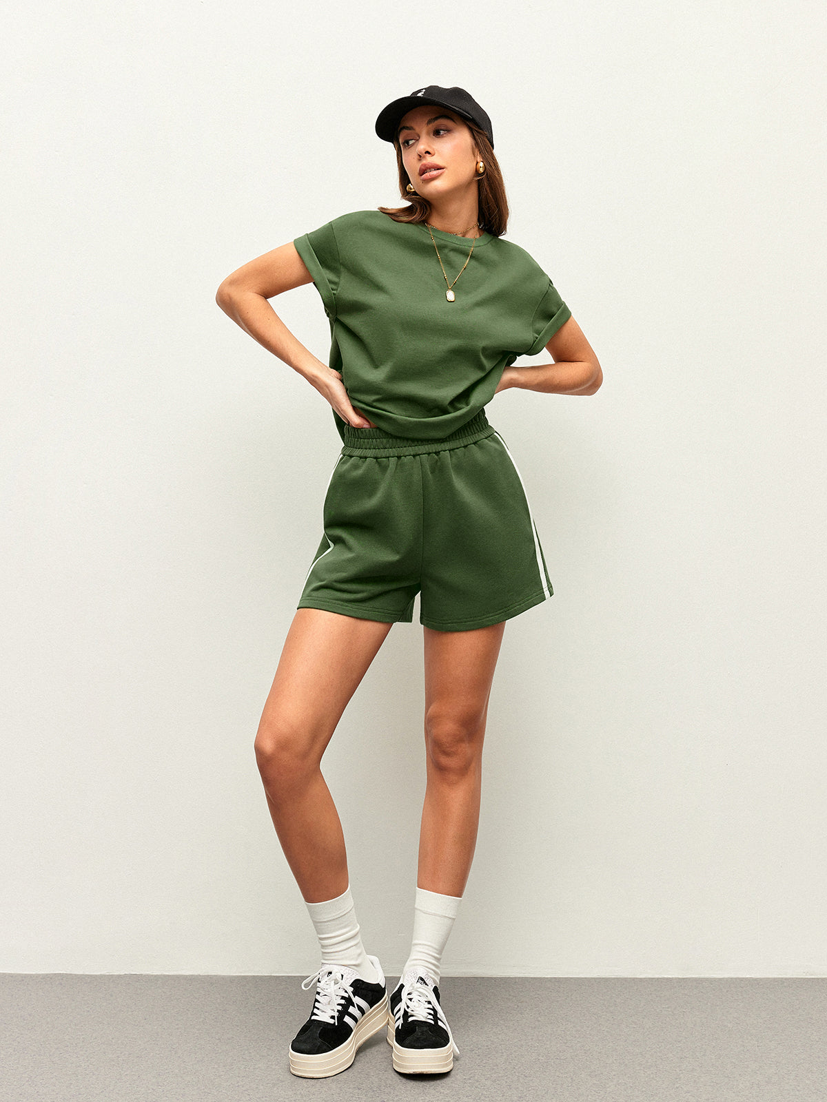 Ensemble short en coton rayé avec détails sur le côté