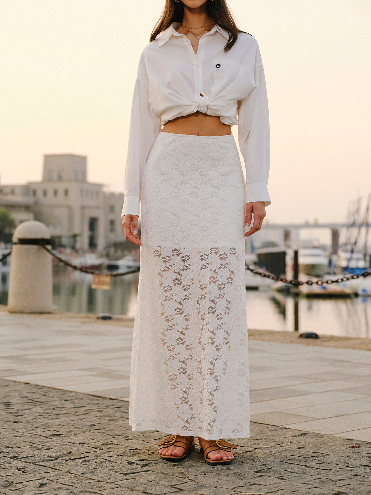 Halbtransparenter Spitzenrock