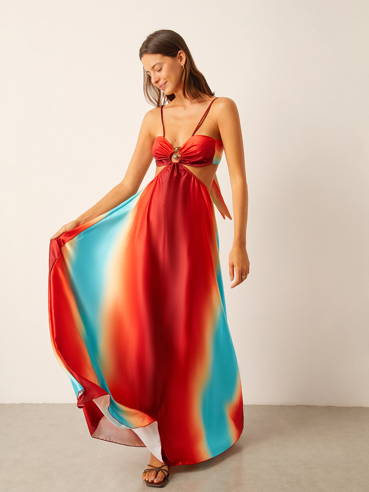 Robe dégradée en satin à découpes à la taille