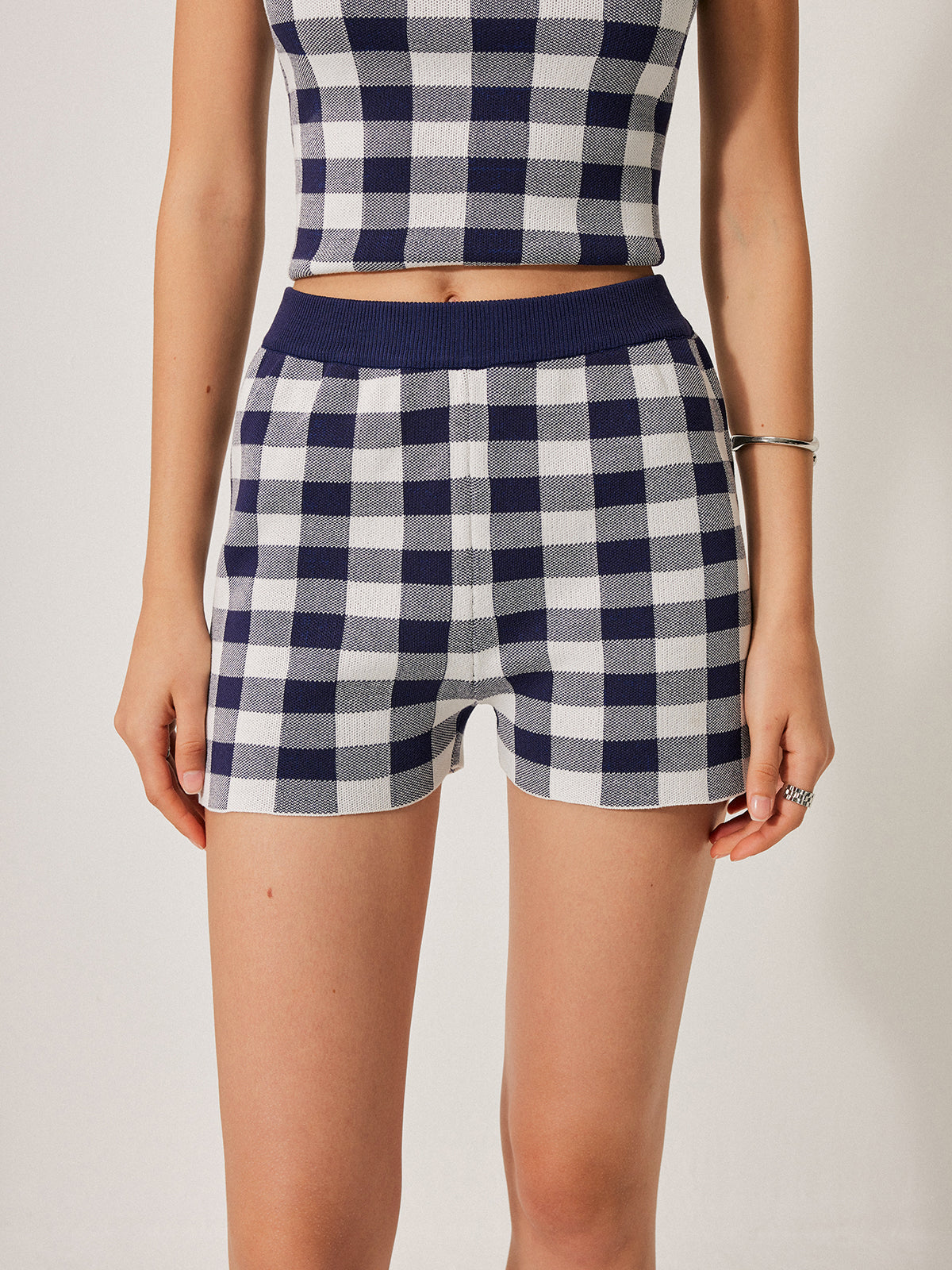 Strick-Set mit Shorts und Schachbrettmuster