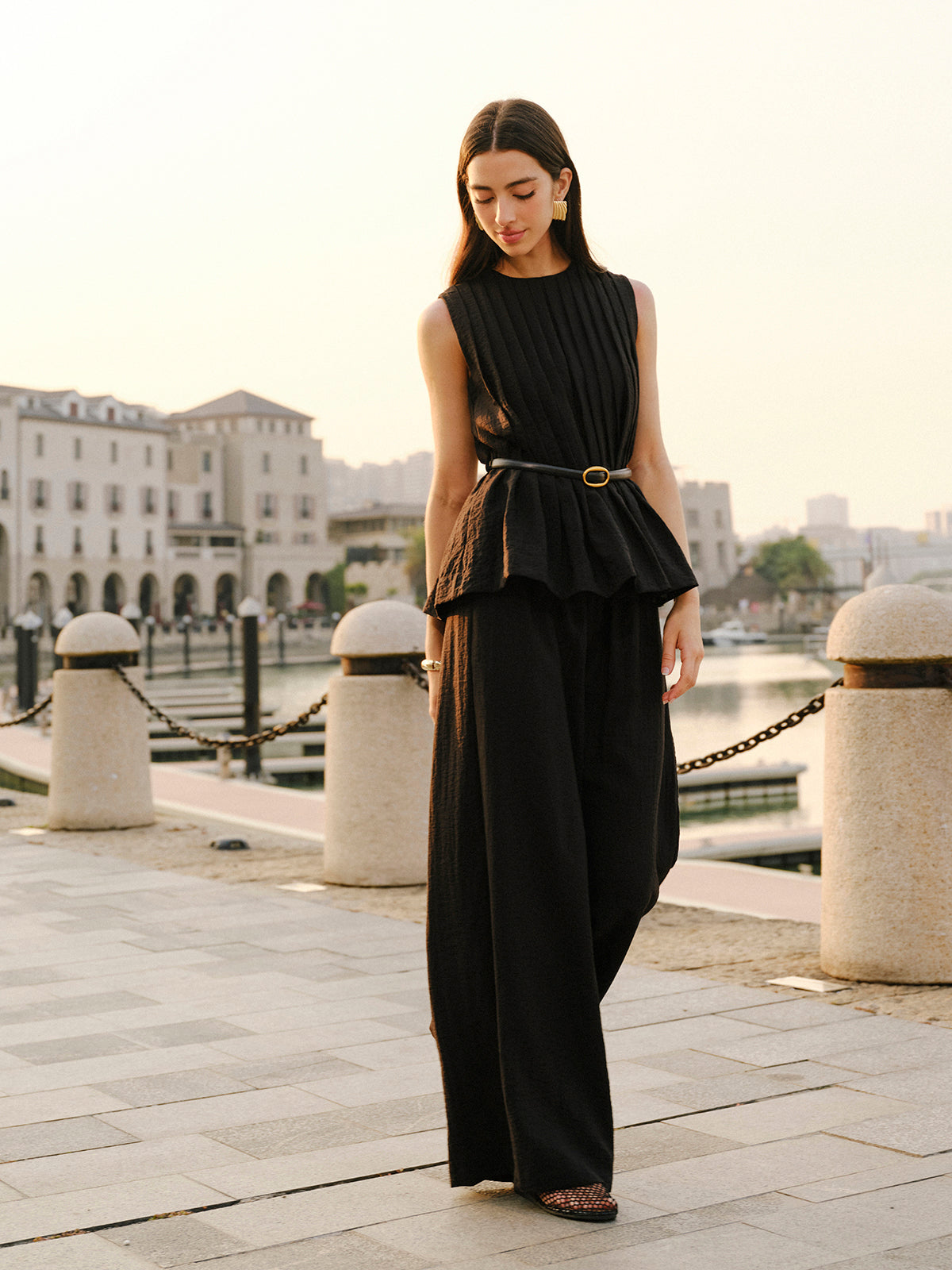 Ensemble haut péplum et pantalon large avec ceinture