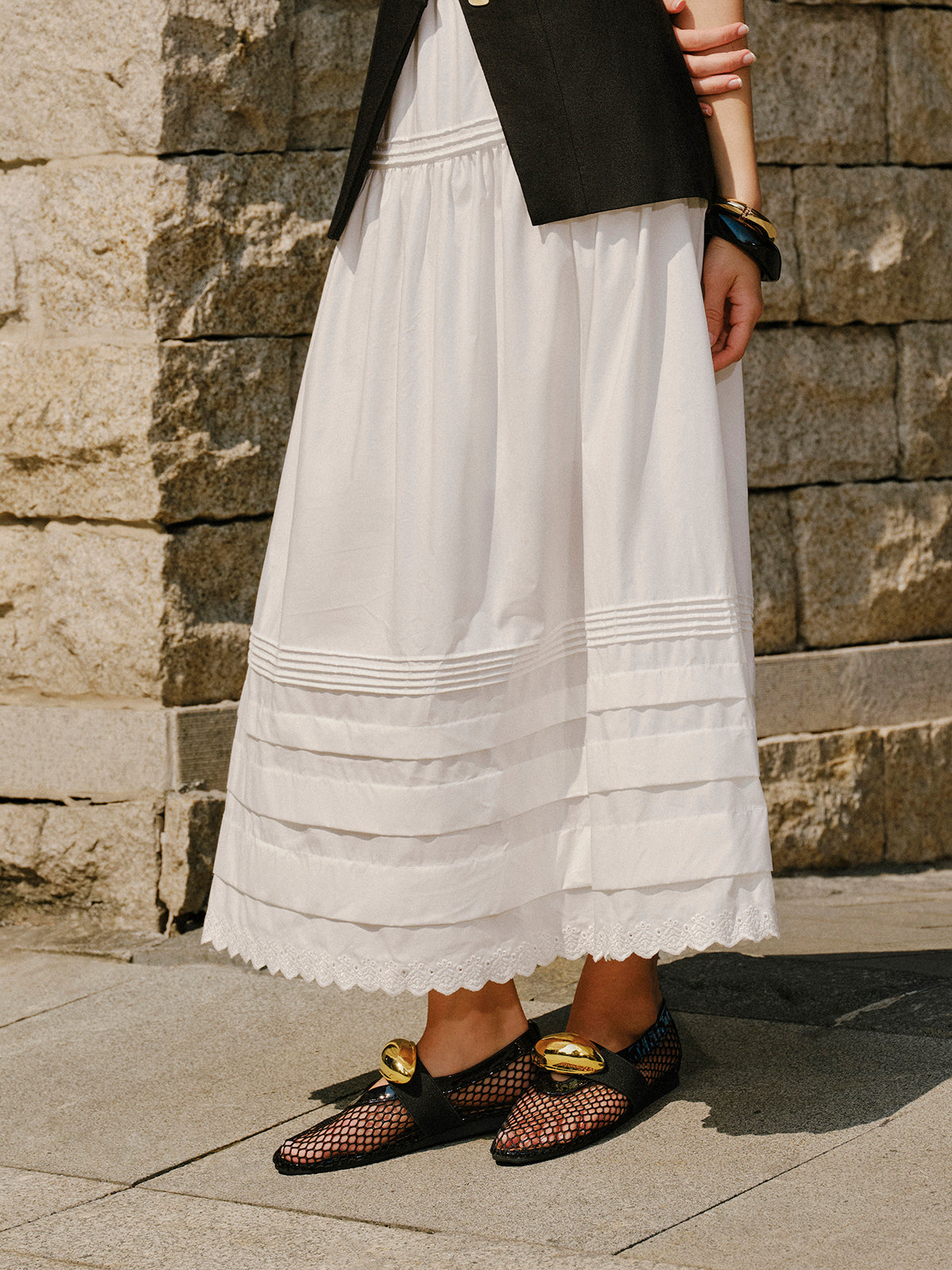 Mesh Design Shoes With Golden Accent