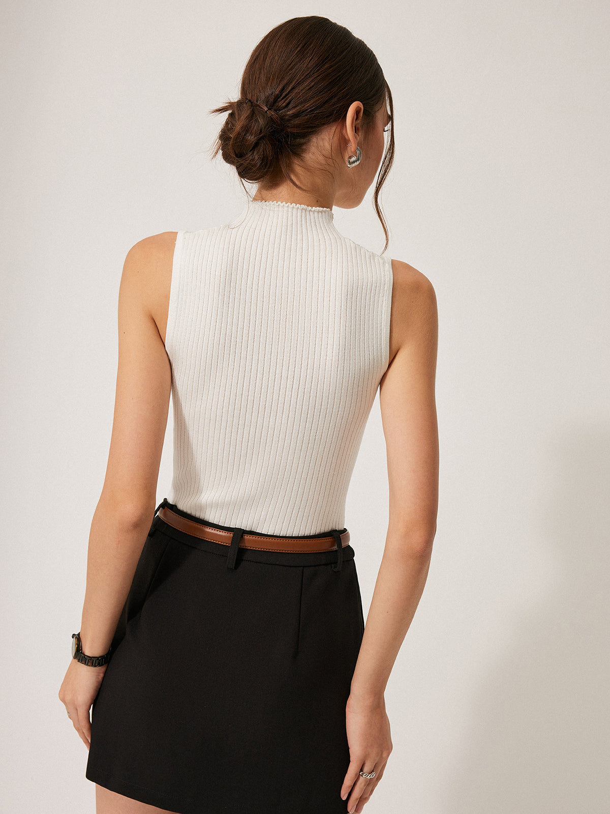 Haut côtelé avec détail de fleur au crochet 3D