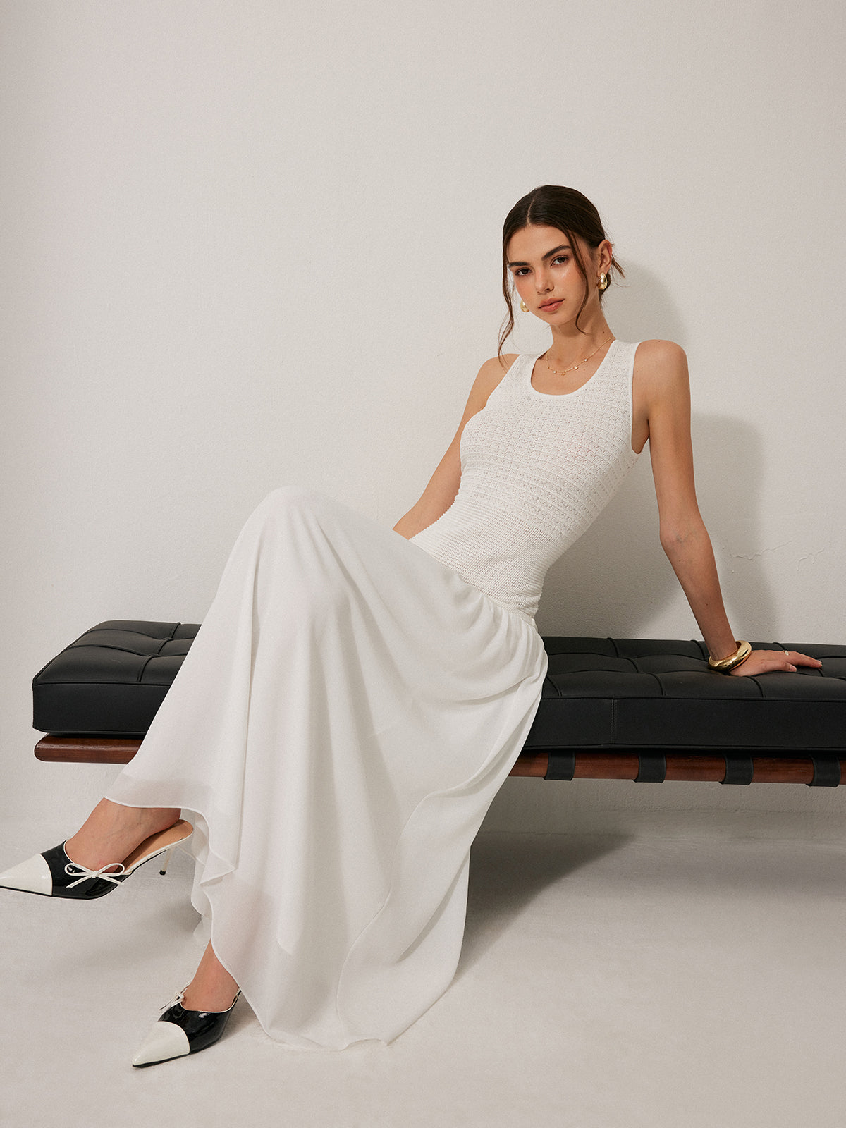 Halbtransparente ärmellose Strickkleid
