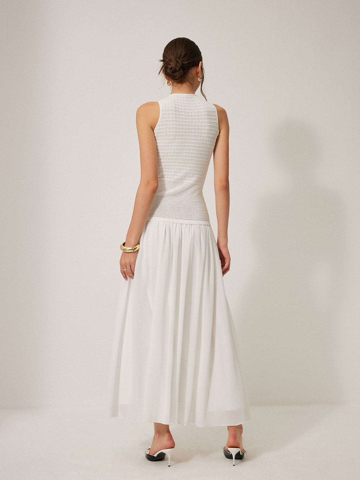 Halbtransparente ärmellose Strickkleid