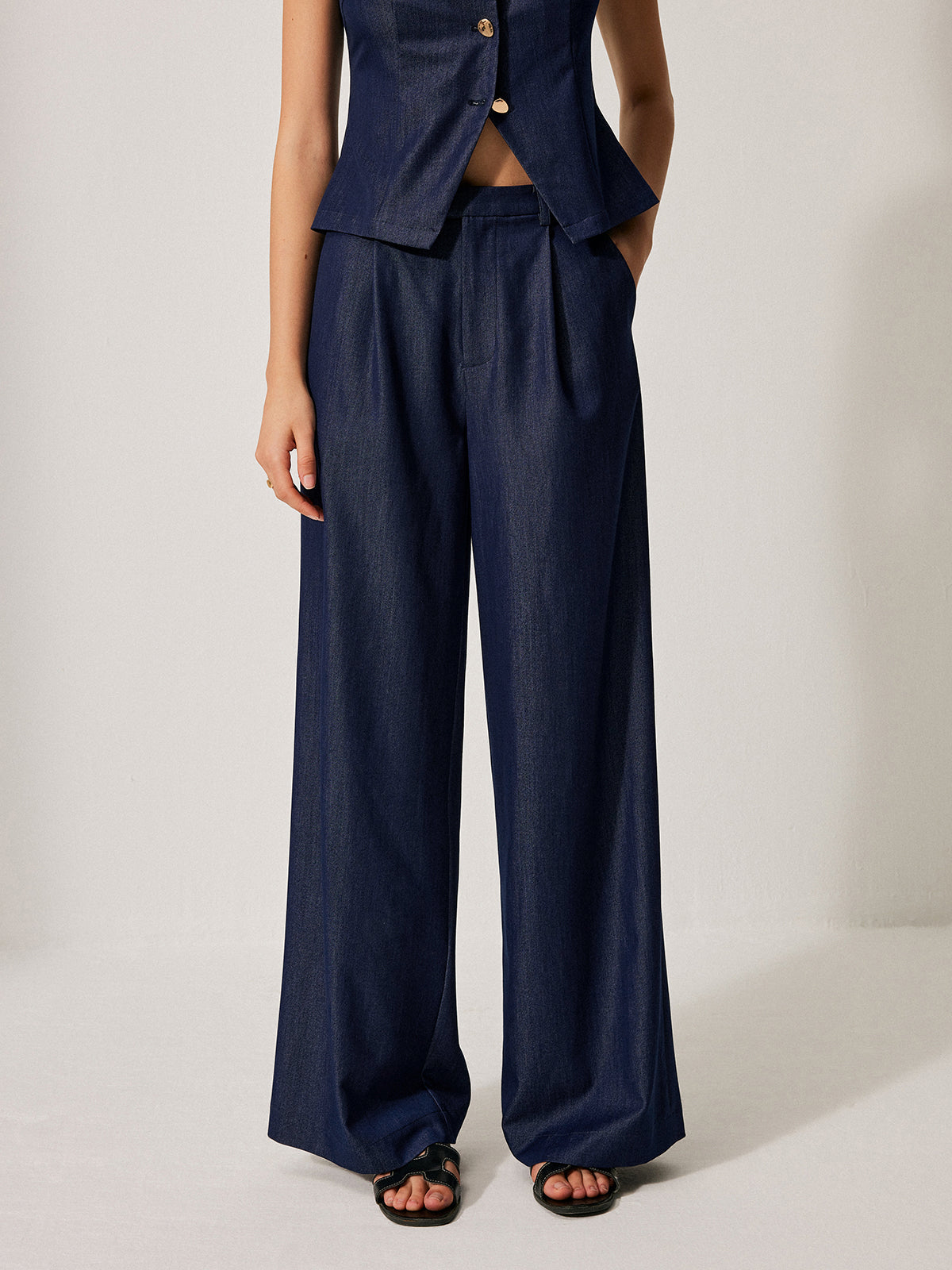Hose mit Taschen an der mittleren Taille