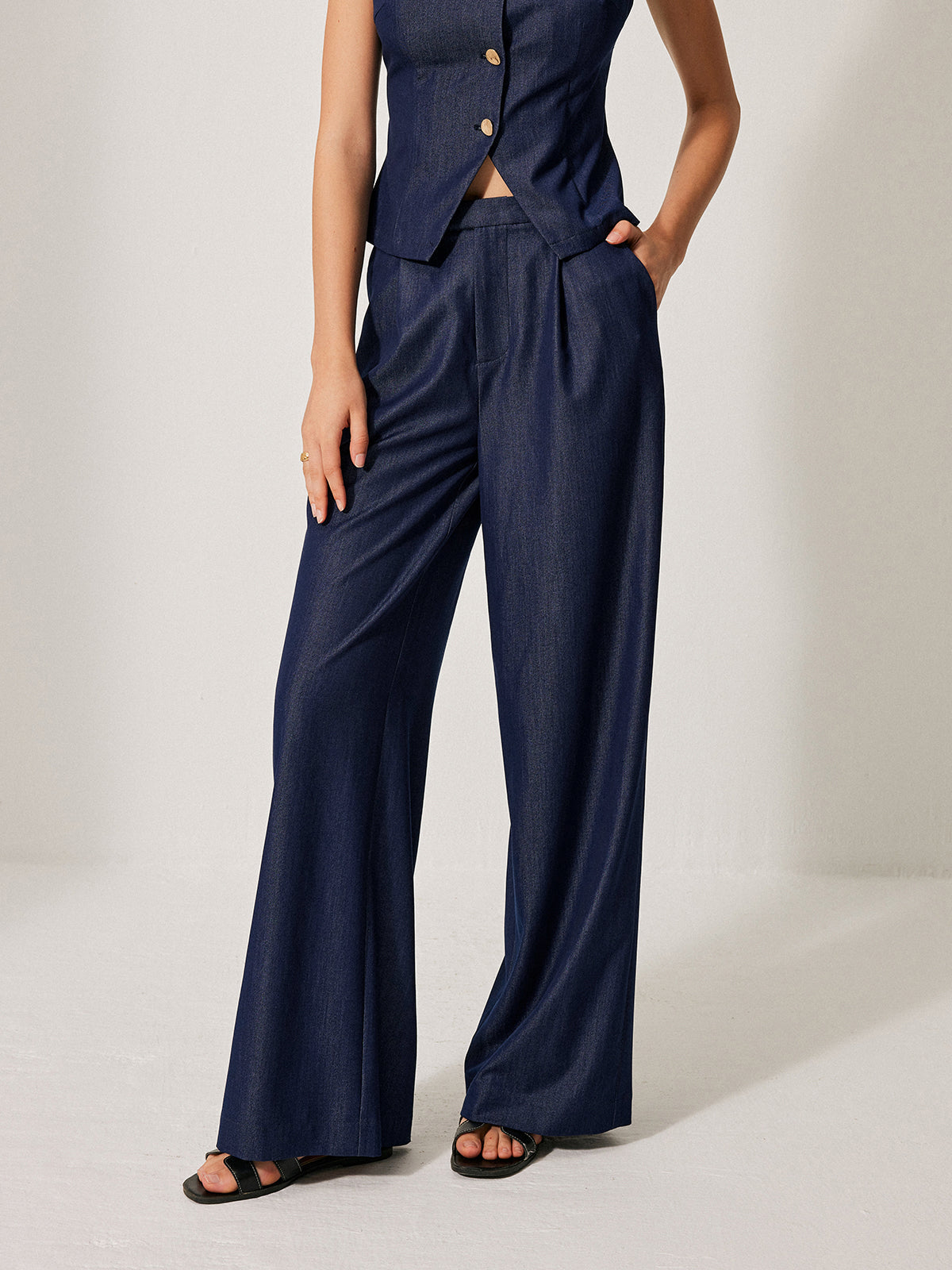 Hose mit Taschen an der mittleren Taille
